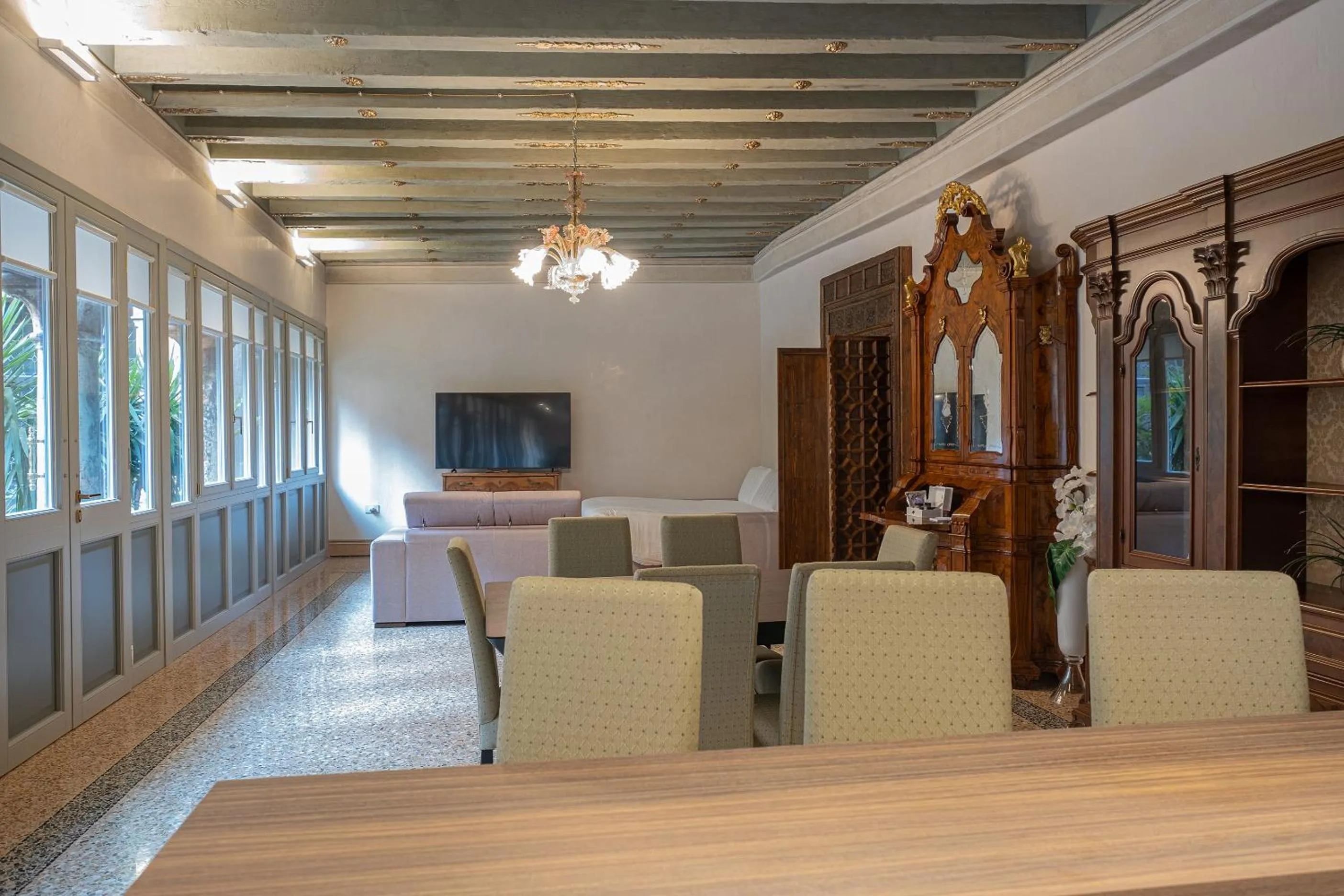 Communal lounge/ TV room in Hotel Colombina