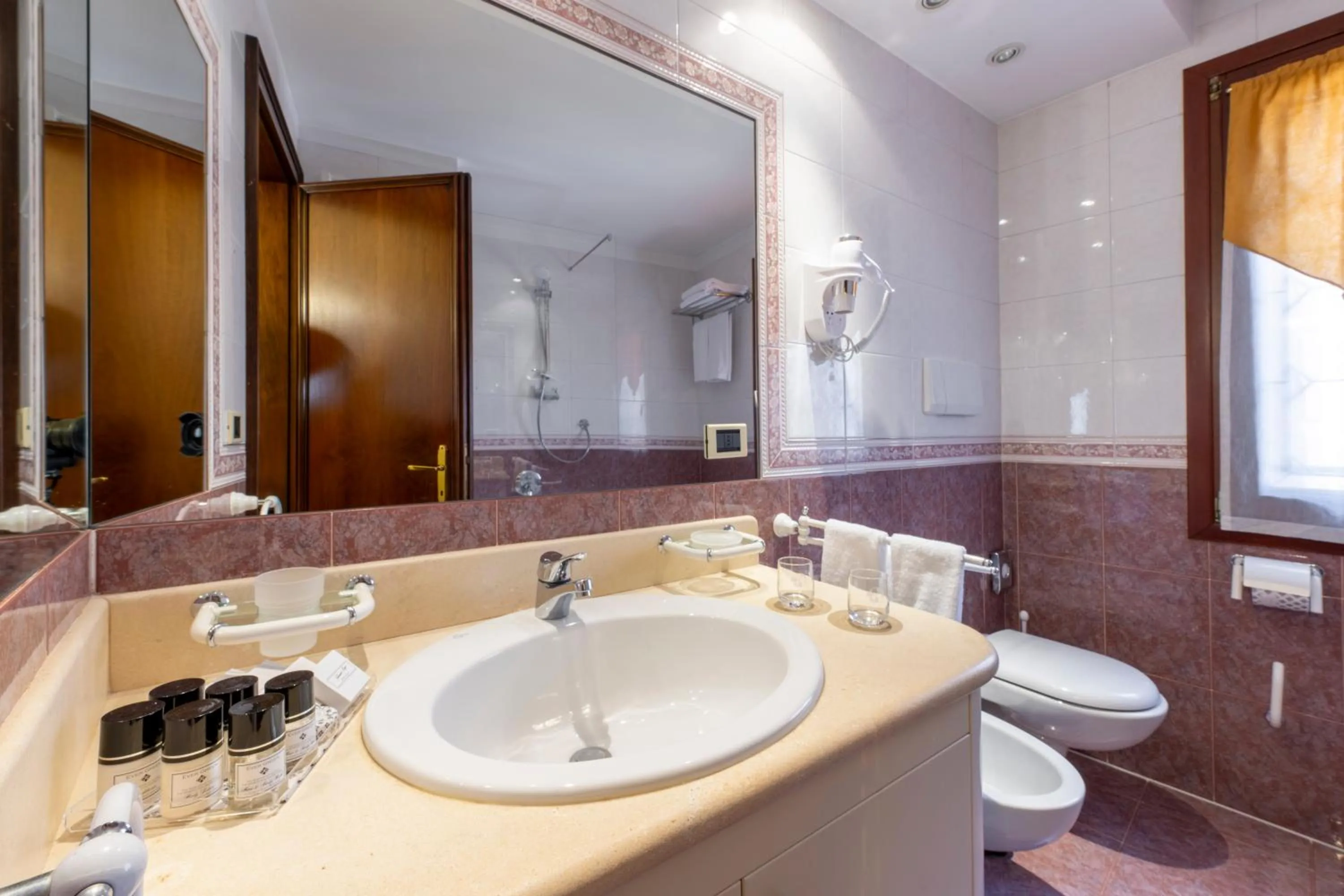 Toilet in Hotel Colombina