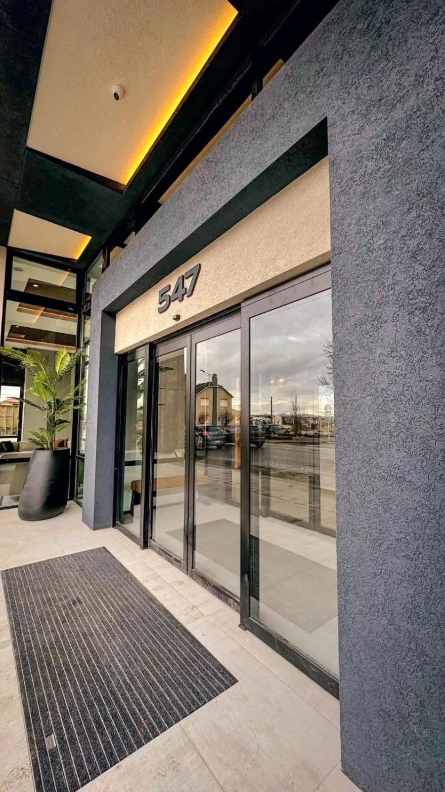 Facade/entrance in Hotel Canal Beagle