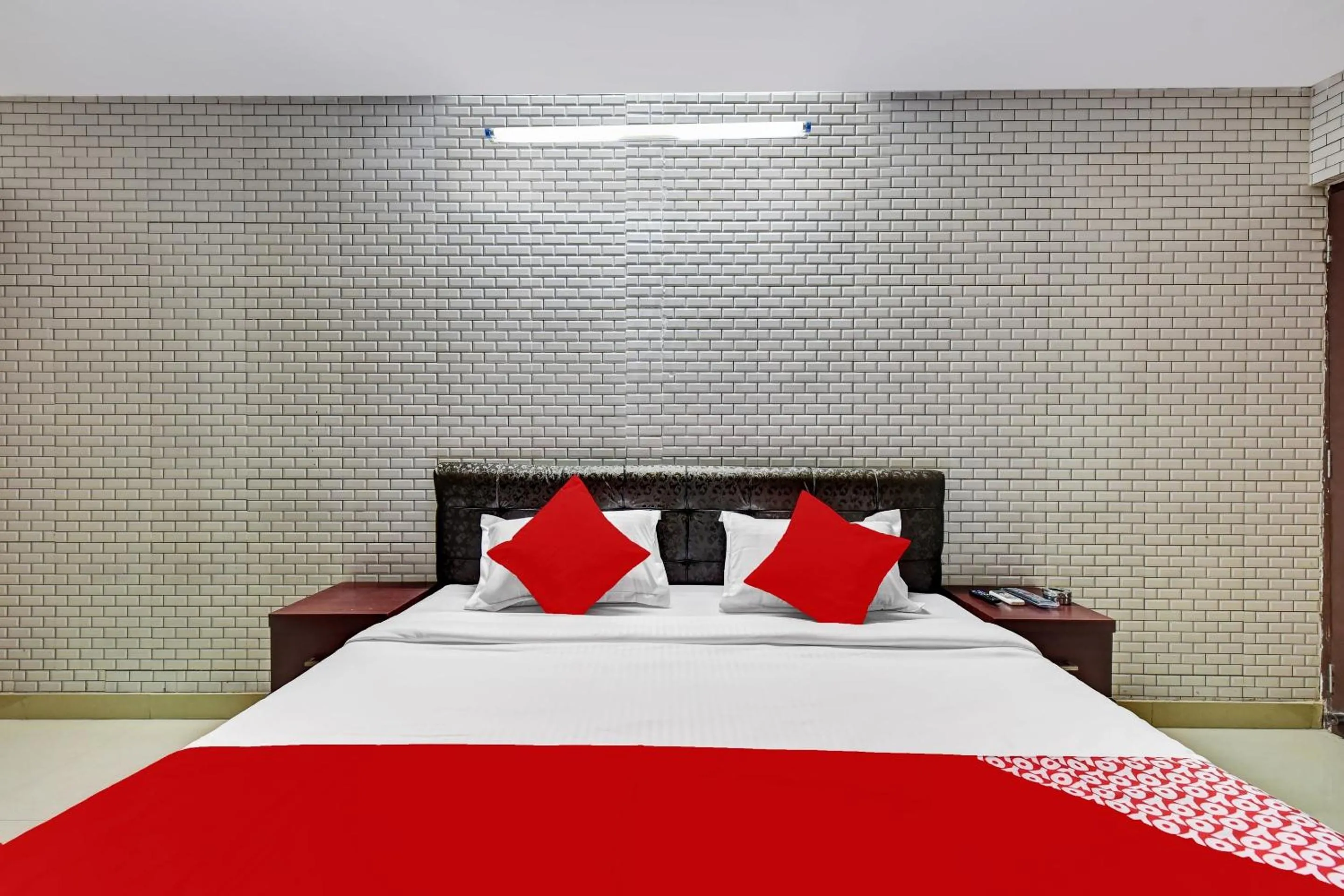 Lobby or reception, Bed in Hotel O Eleven Hotel & Banquet