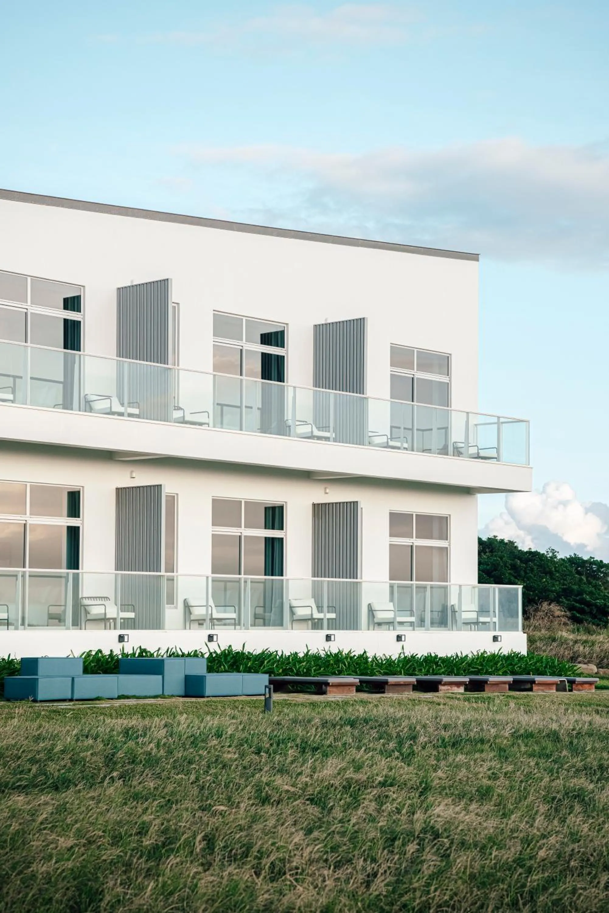 Balcony/Terrace in Sunlight On the Peninsula
