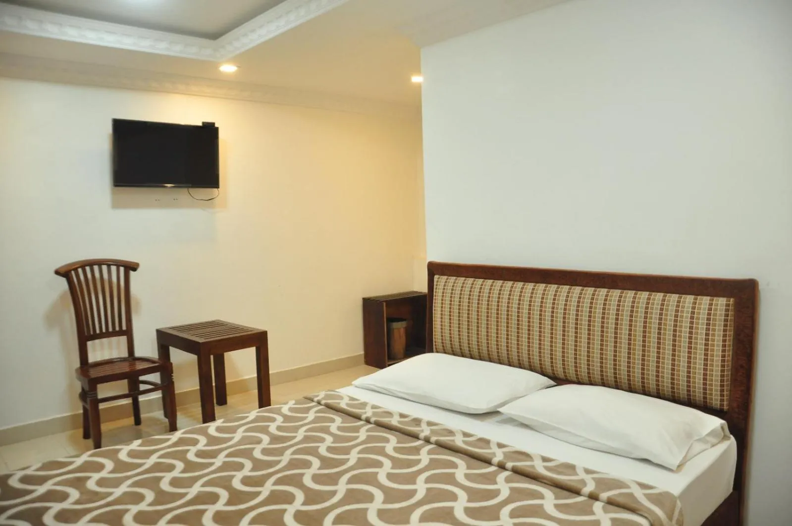 Bed in Saasha City Hotel