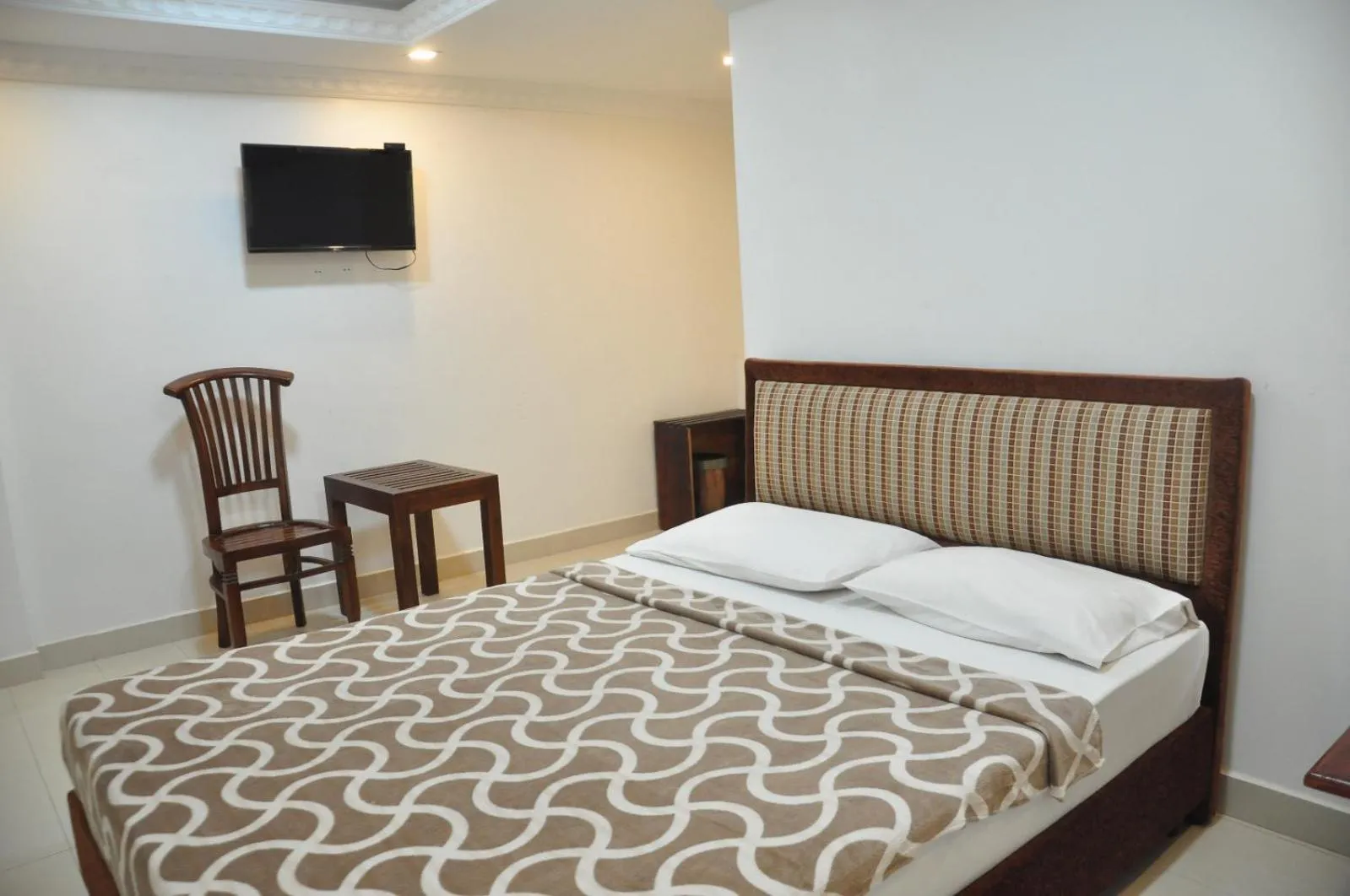 Bed in Saasha City Hotel