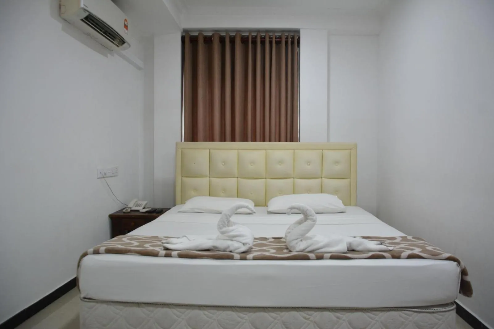 Bed in Saasha City Hotel