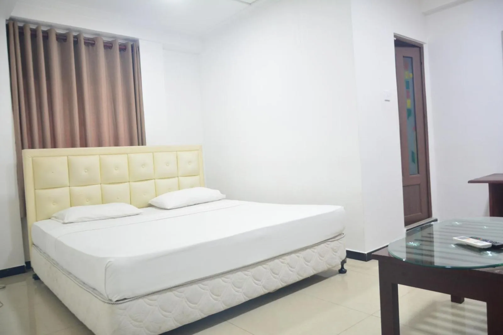 Bed in Saasha City Hotel