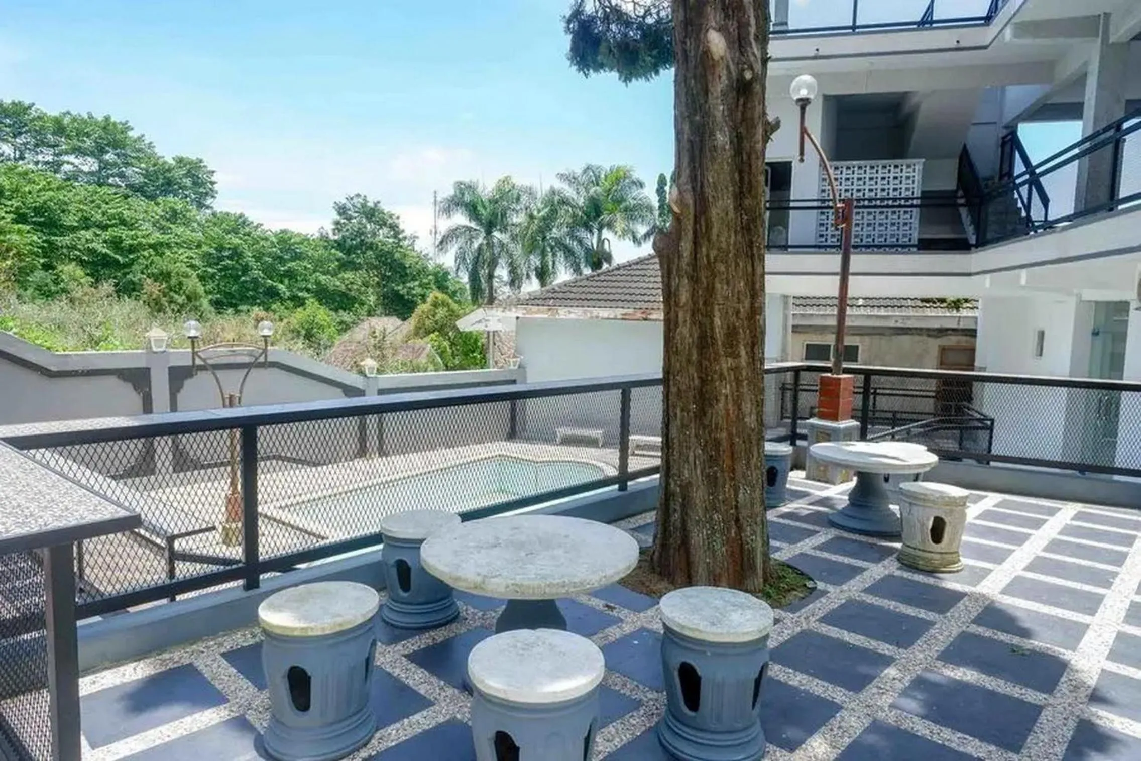 Property building in RedDoorz Plus near Taman Rekreasi Selecta 2