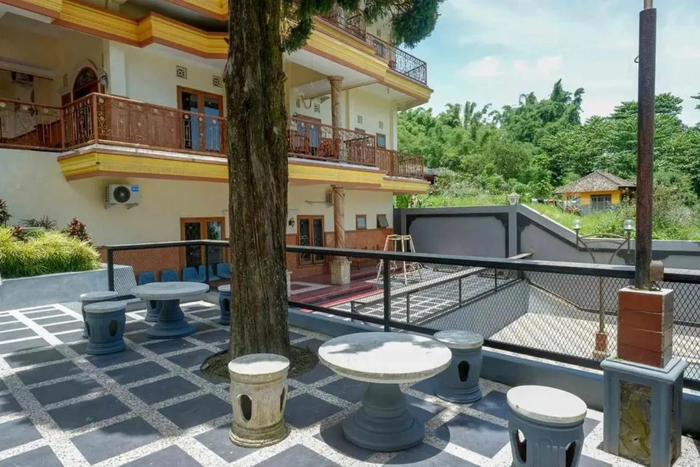 Property building in RedDoorz Plus near Taman Rekreasi Selecta 2