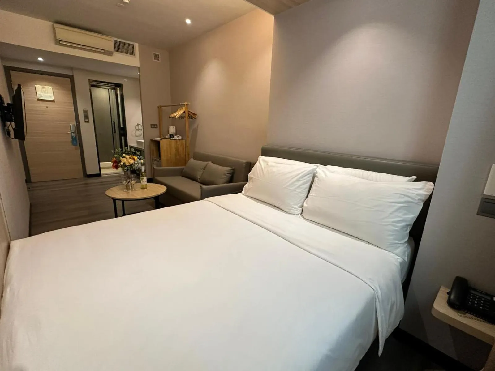 Bed in Modena by Fraser Hong Kong