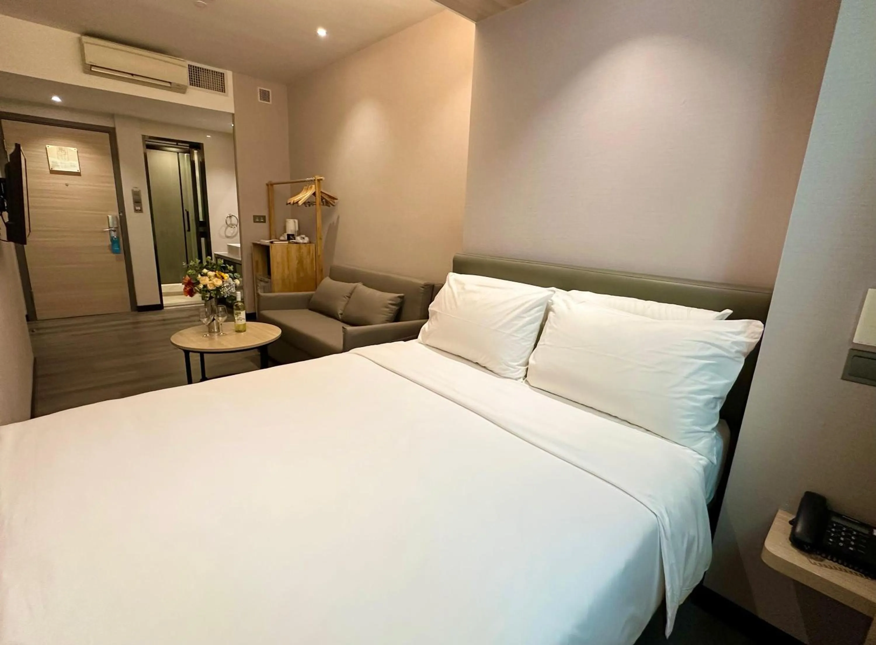 Bed in Modena by Fraser Hong Kong