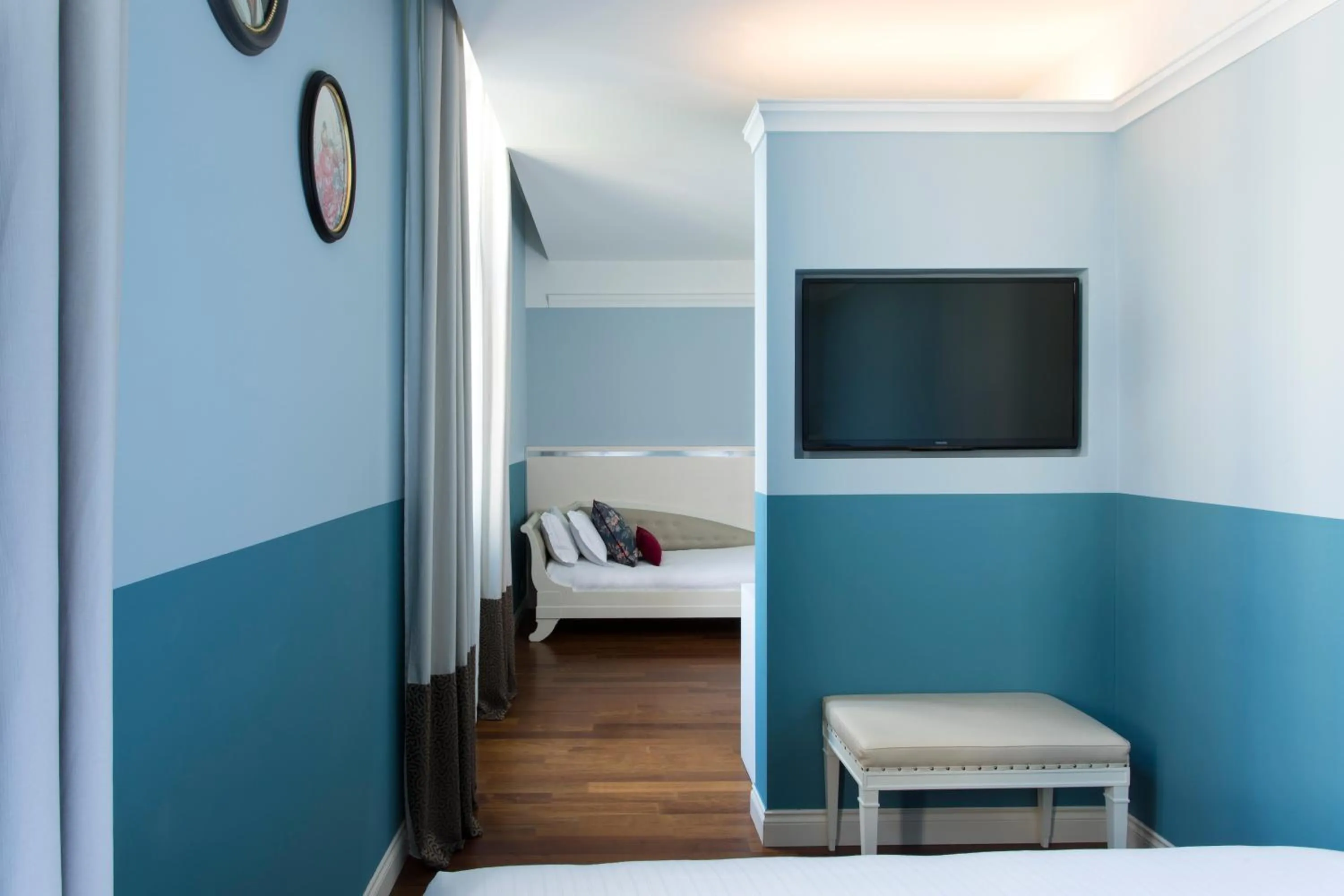 Photo of the whole room, Bed in Hotel Indigo Verona - Grand Hotel Des Arts by IHG