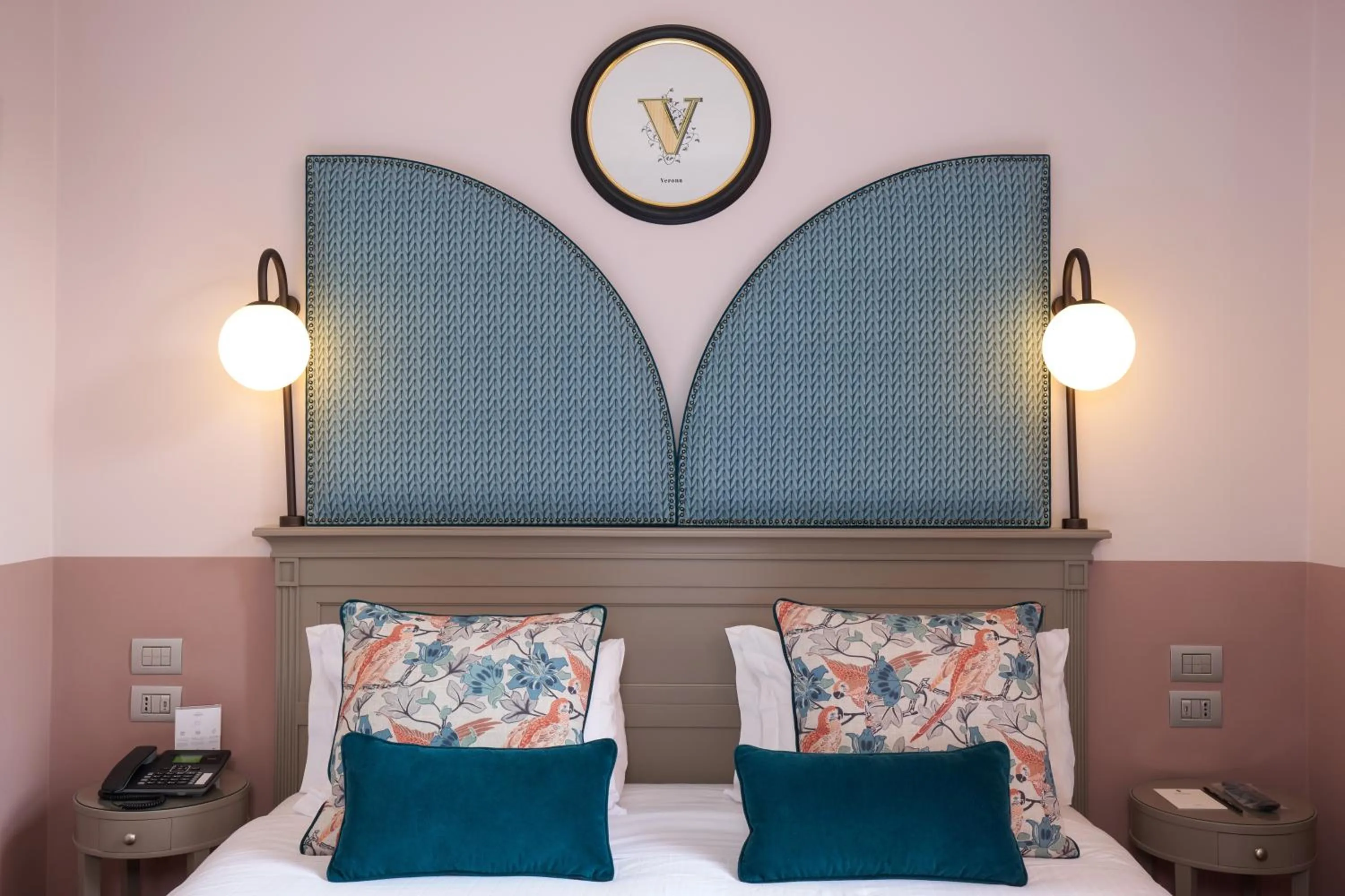 Photo of the whole room, Bed in Hotel Indigo Verona - Grand Hotel Des Arts by IHG