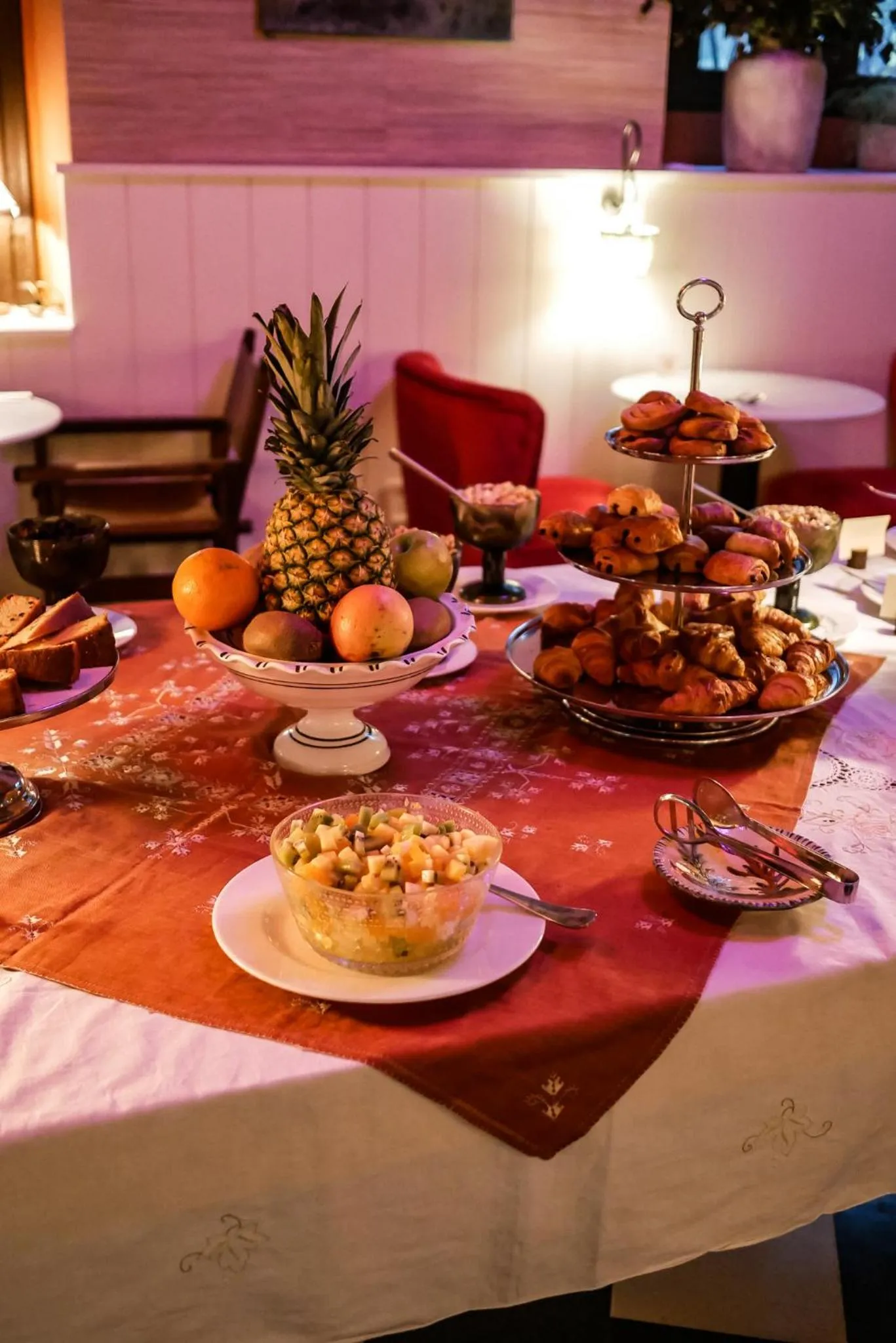 Buffet breakfast in chic&basic Habana Hoose