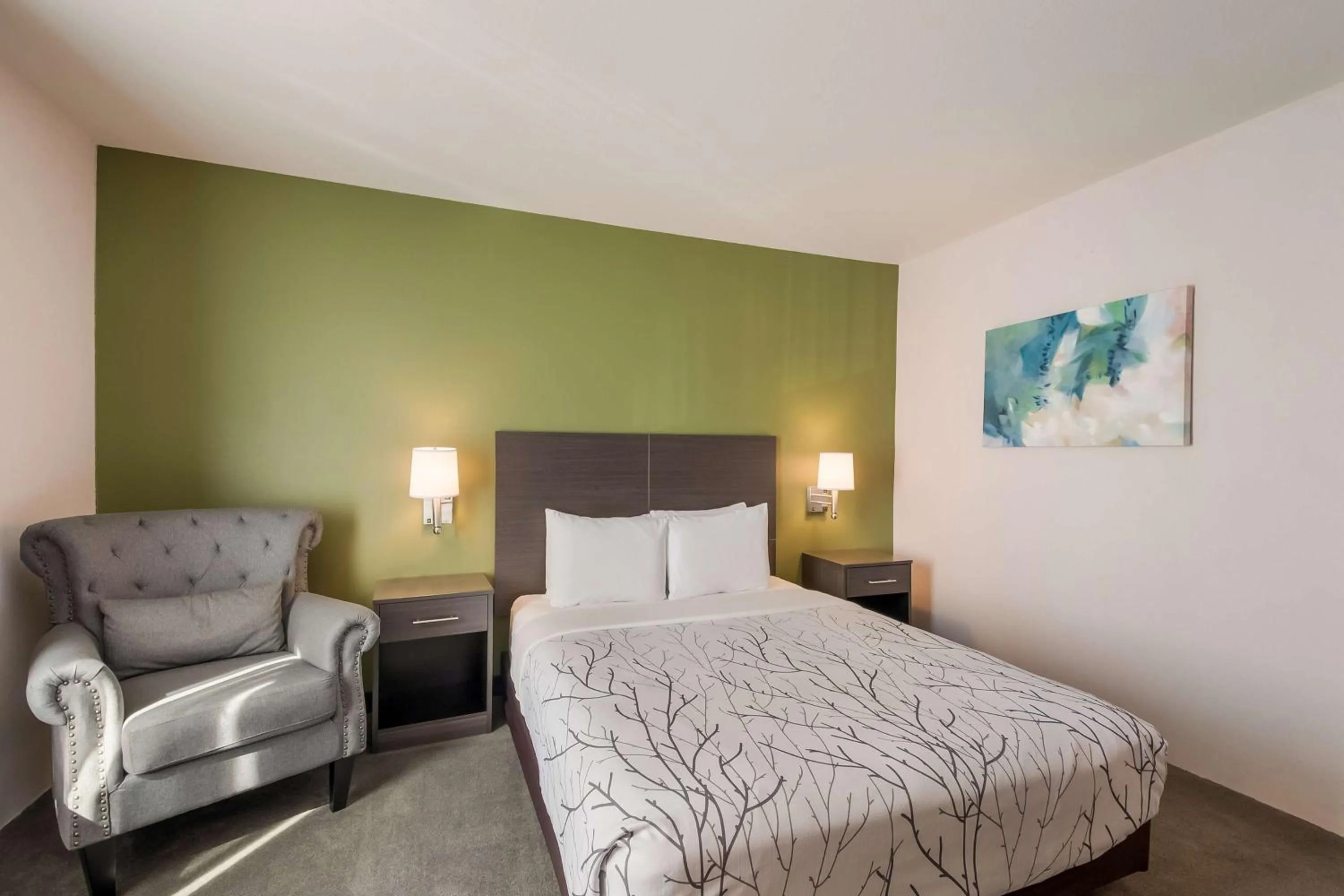 Bedroom, Bed in SureStay Plus Hotel by Best Western SeaTac Airport