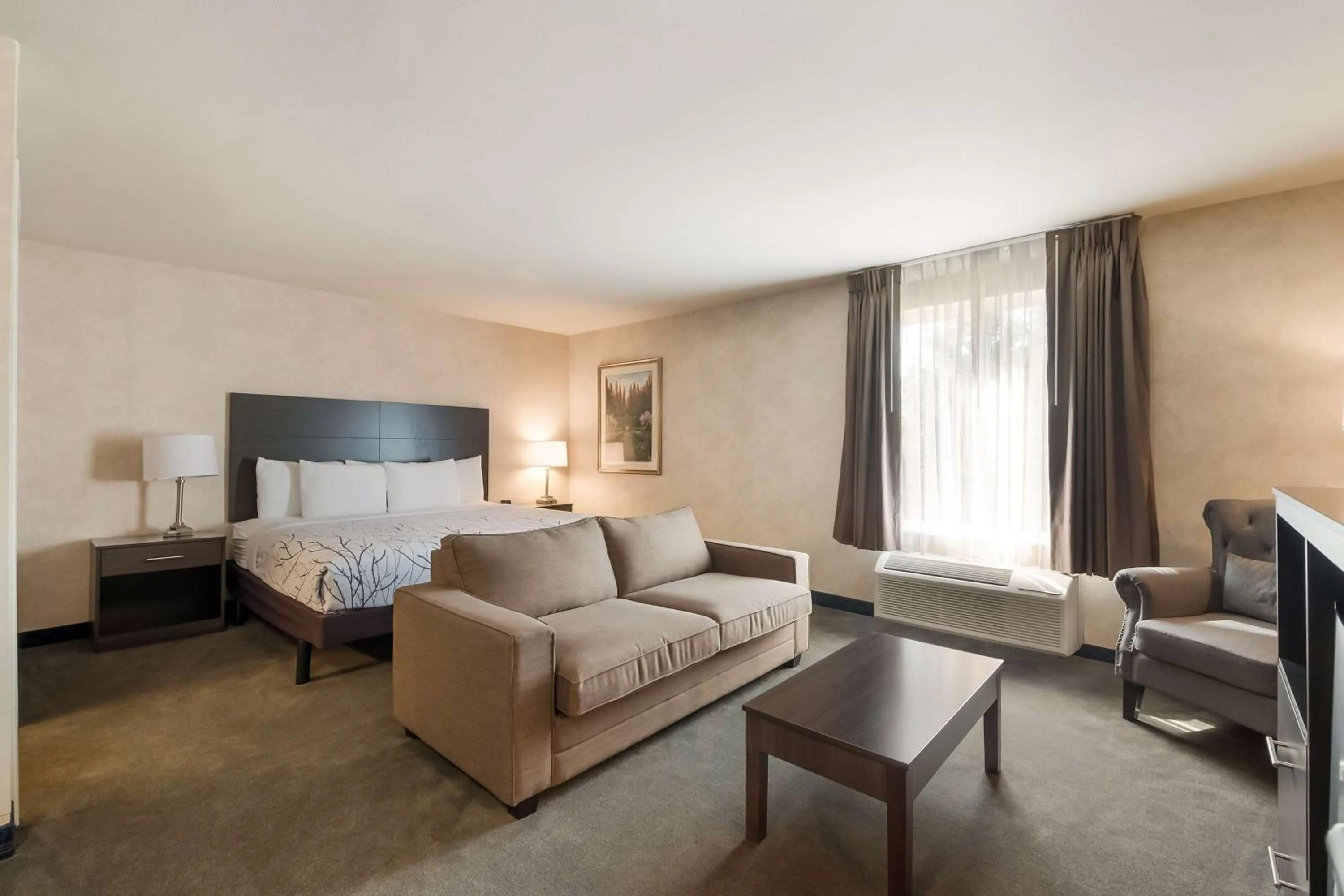 Bedroom, Bed in SureStay Plus Hotel by Best Western SeaTac Airport