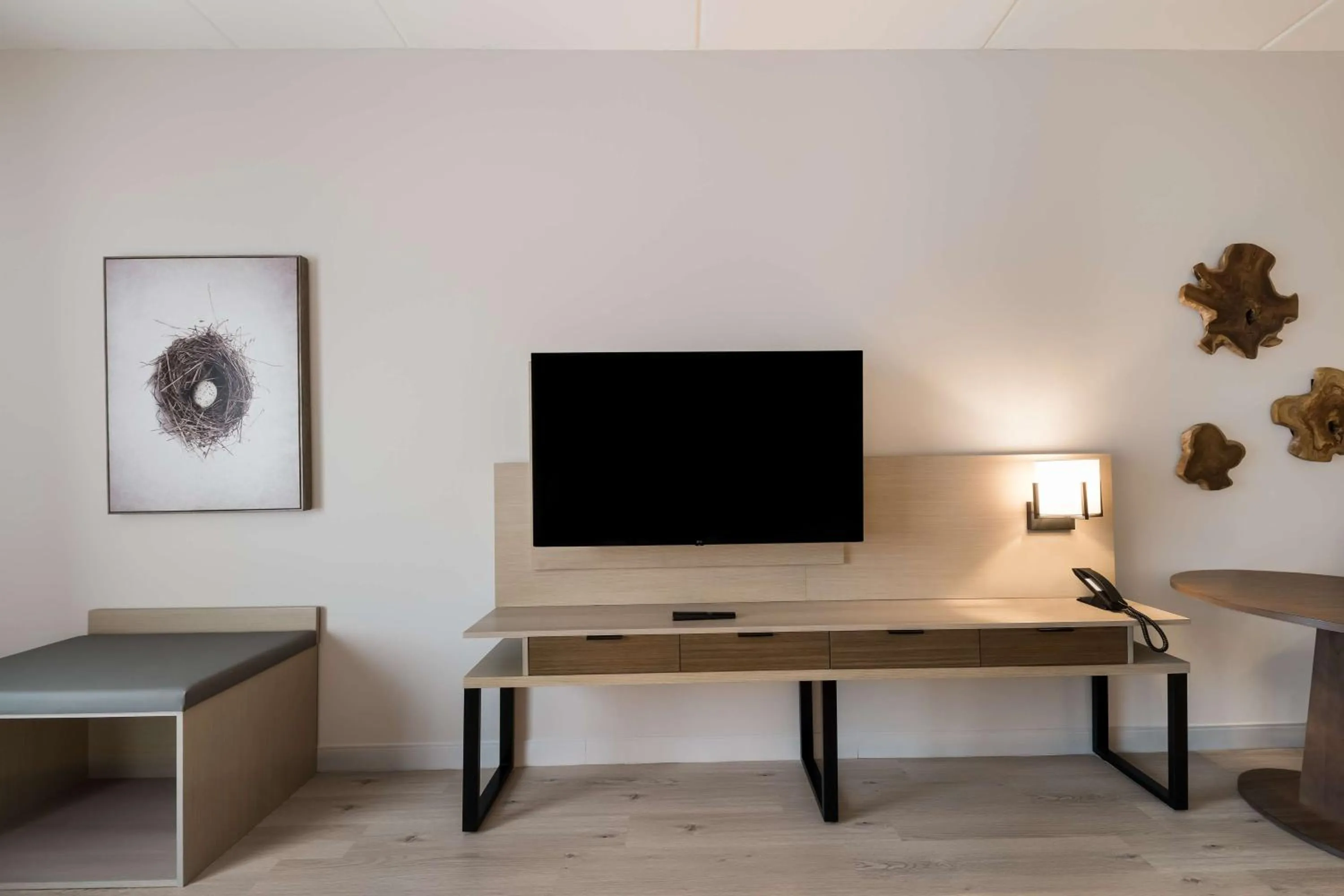 Photo of the whole room in Best Western Plus Parry Sound