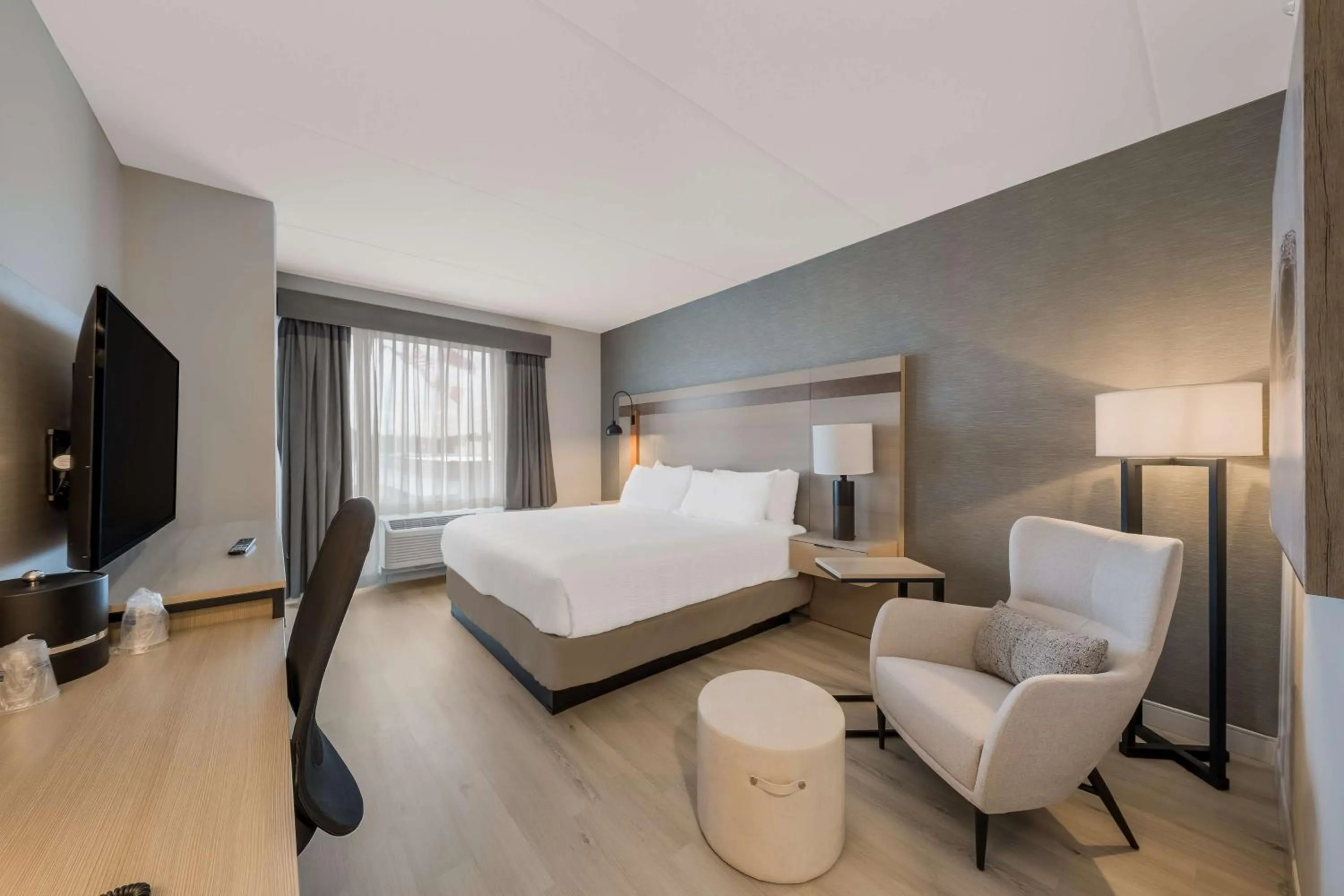 Bedroom, Bed in Best Western Plus Parry Sound