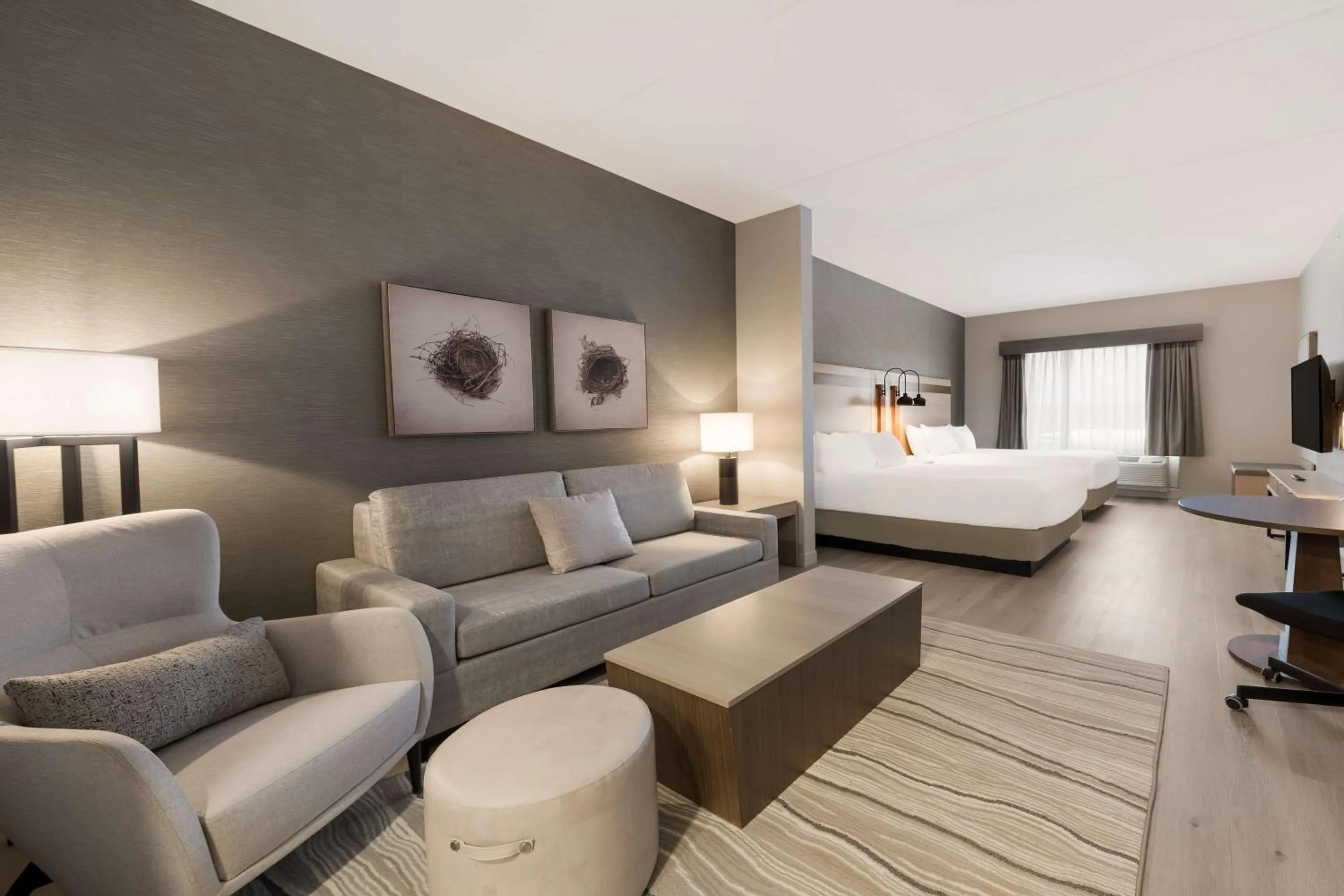 Photo of the whole room, Bed in Best Western Plus Parry Sound