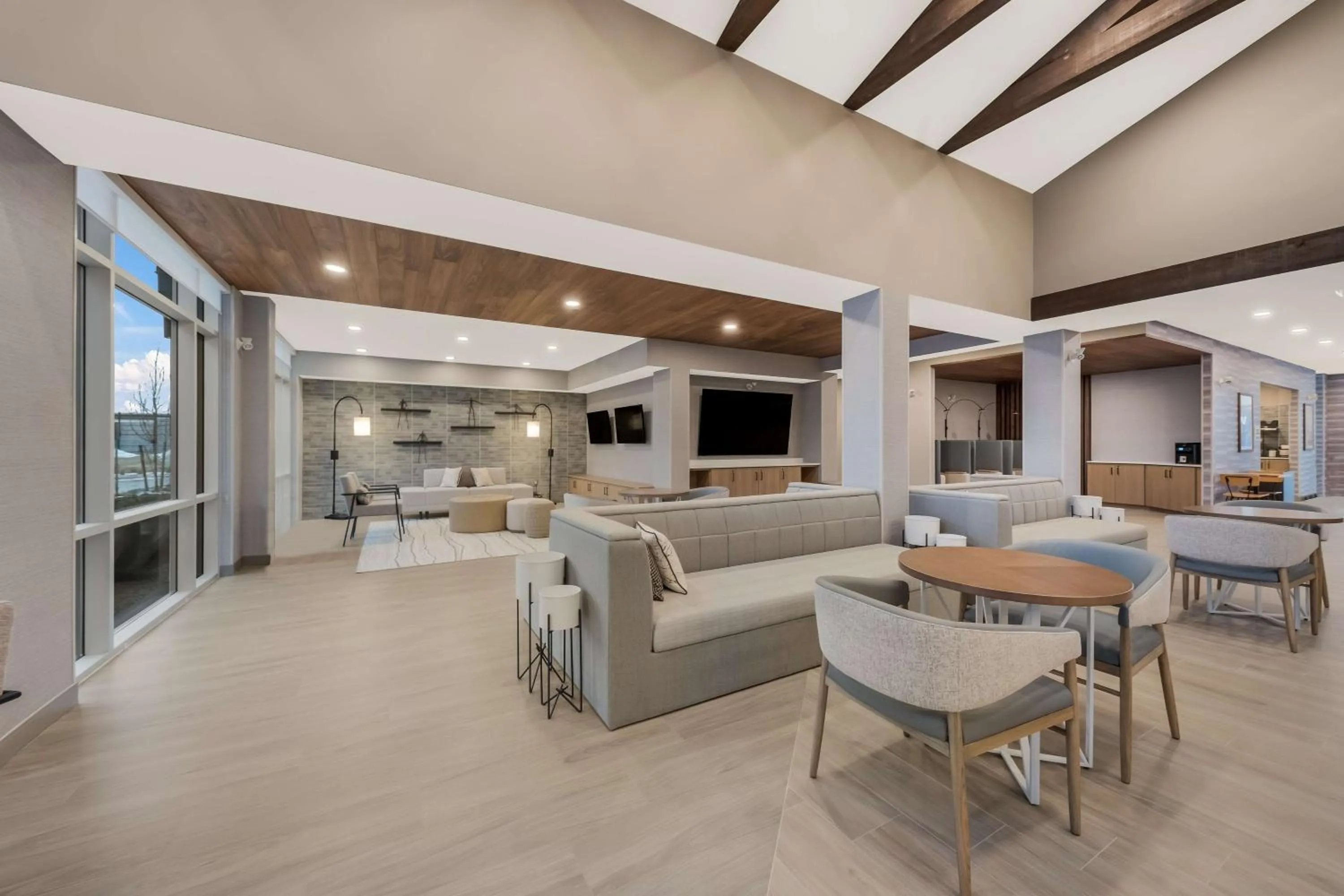 Communal lounge/ TV room in Best Western Plus Parry Sound