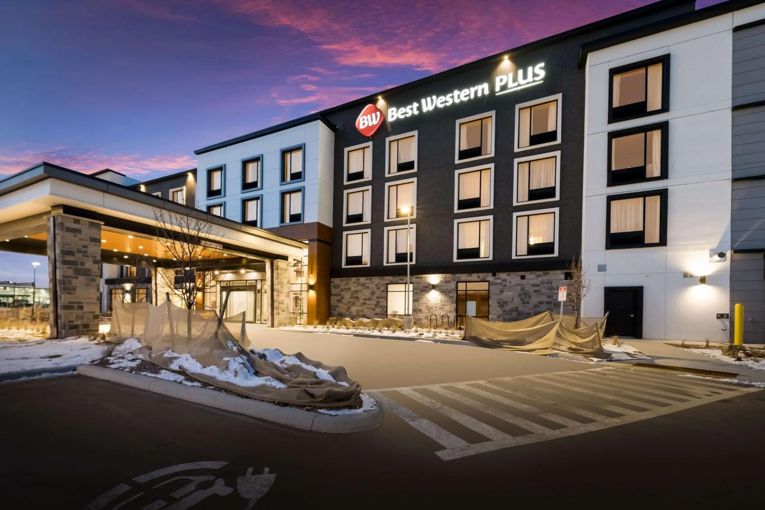 Property building in Best Western Plus Parry Sound