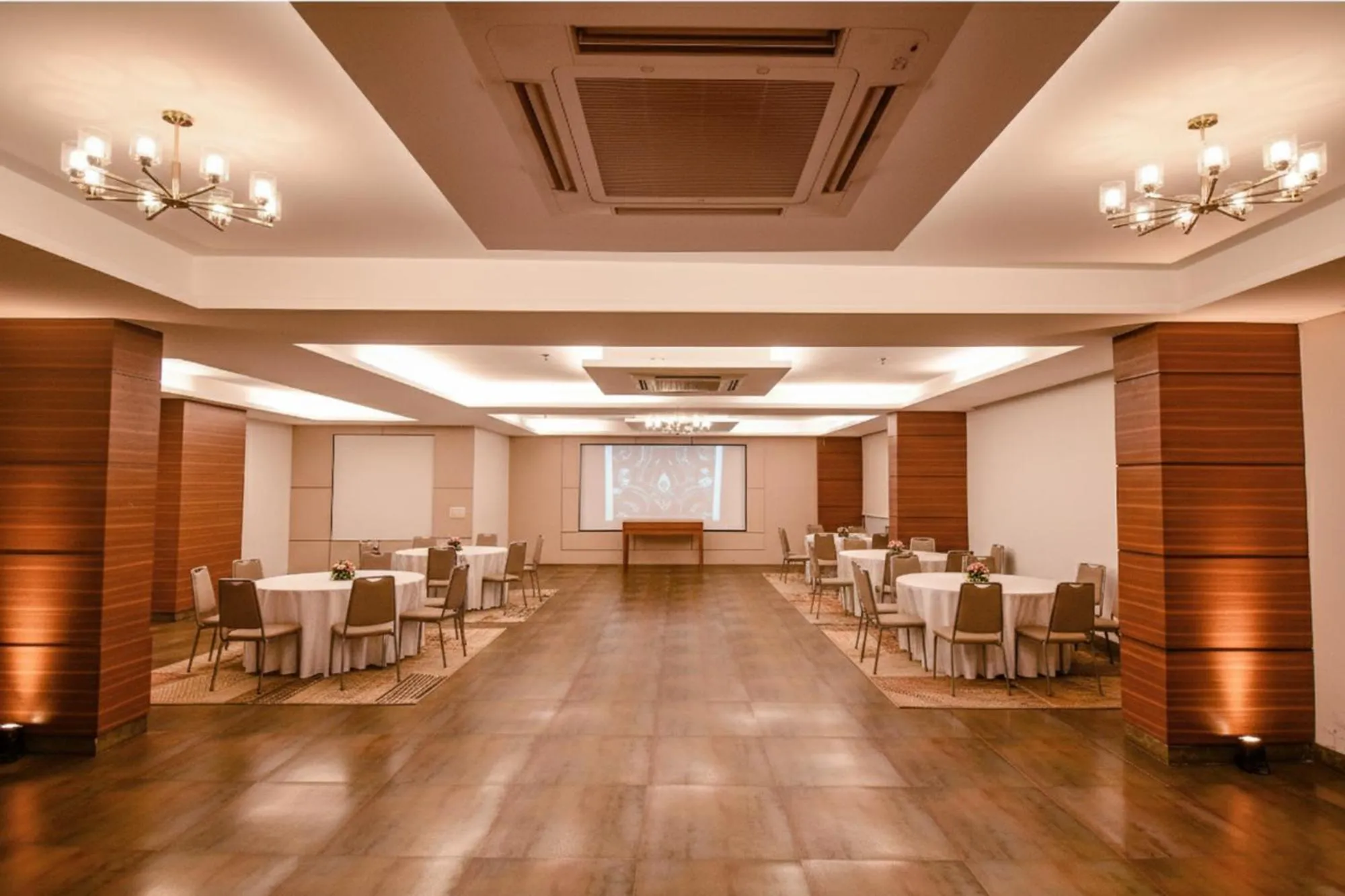 Restaurant/places to eat in FabHotel Indeedcare Hotel & Resorts - Nr Kolkata Airport