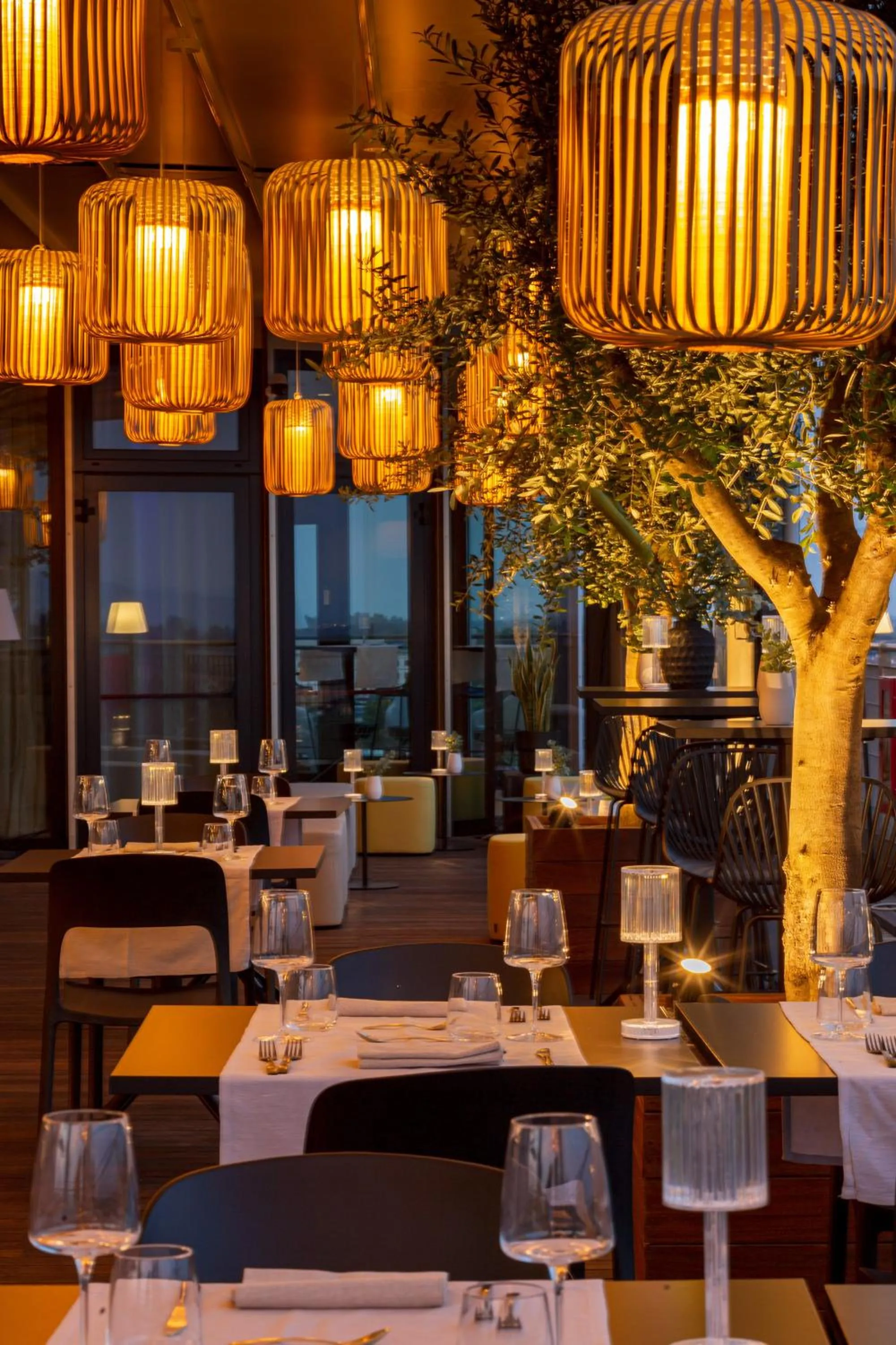 Restaurant/places to eat in NEW IPOINT HOTEL