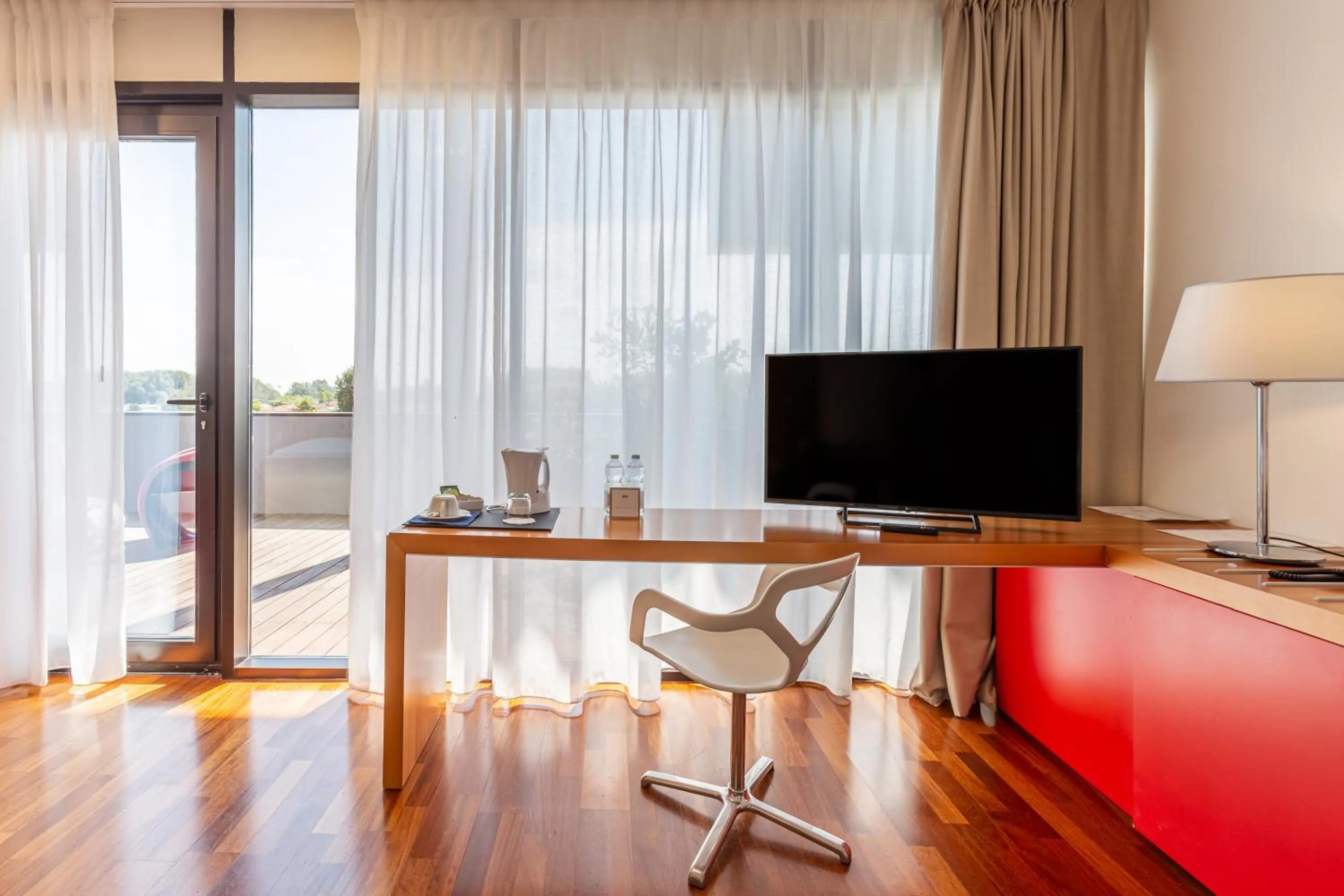 TV and multimedia in NEW IPOINT HOTEL