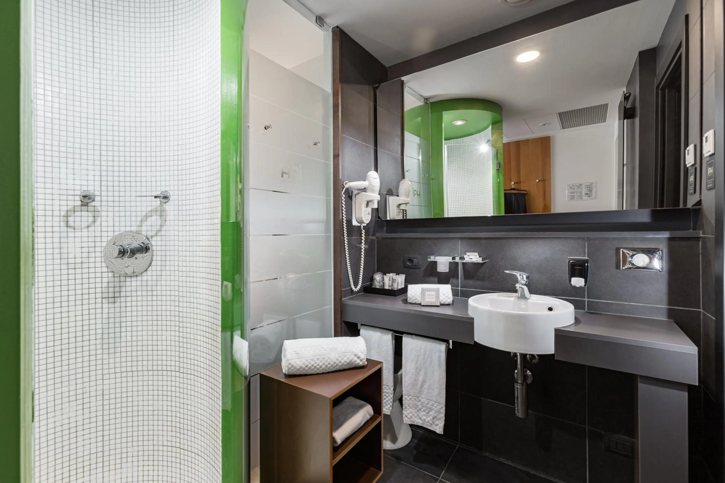 Shower in NEW IPOINT HOTEL