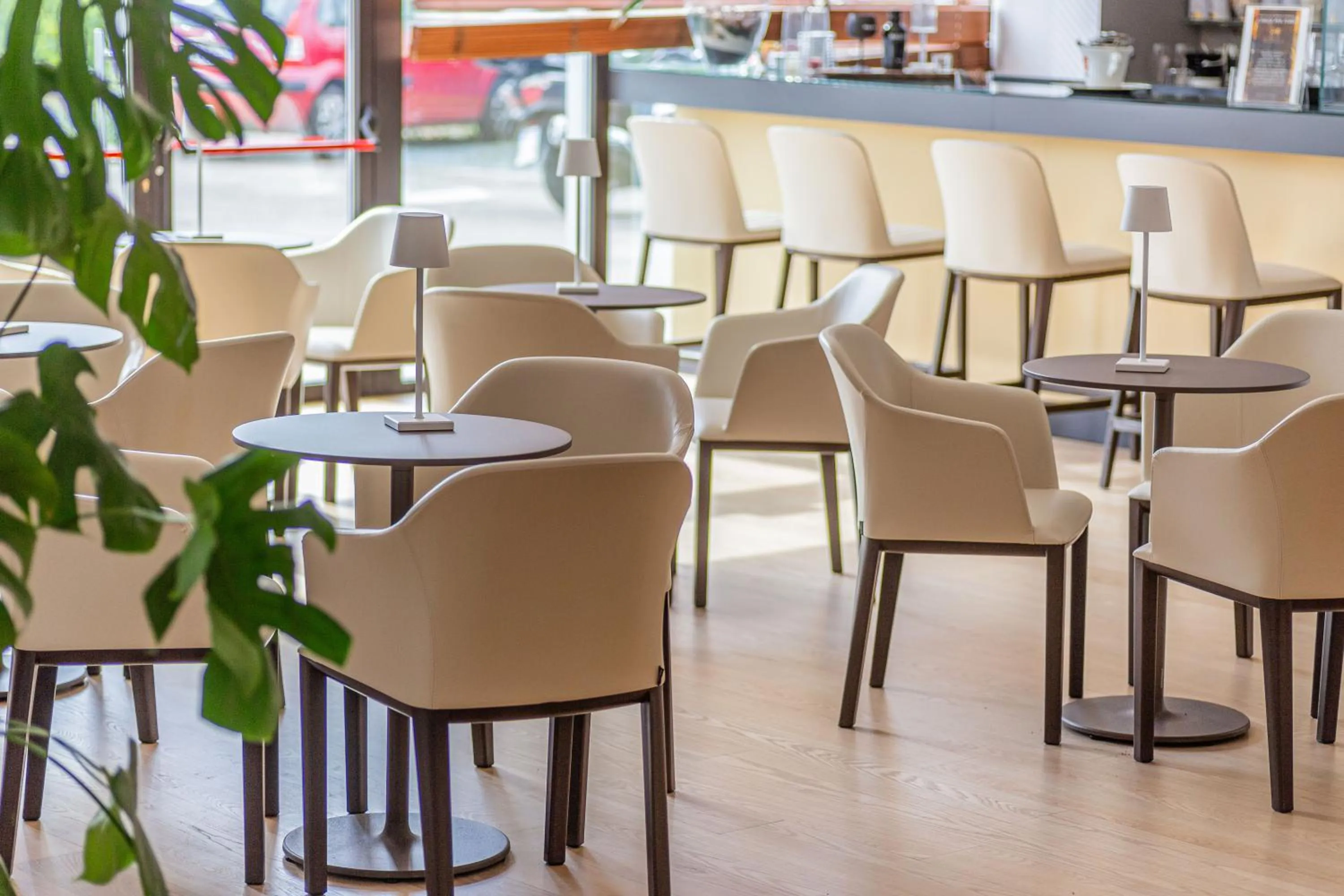 Communal lounge/ TV room in NEW IPOINT HOTEL