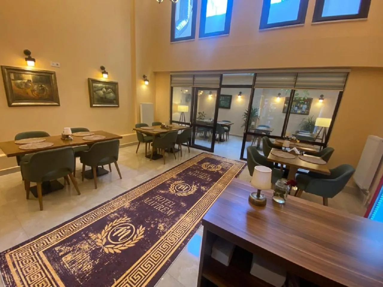 Restaurant/places to eat in Hotel Mavirem