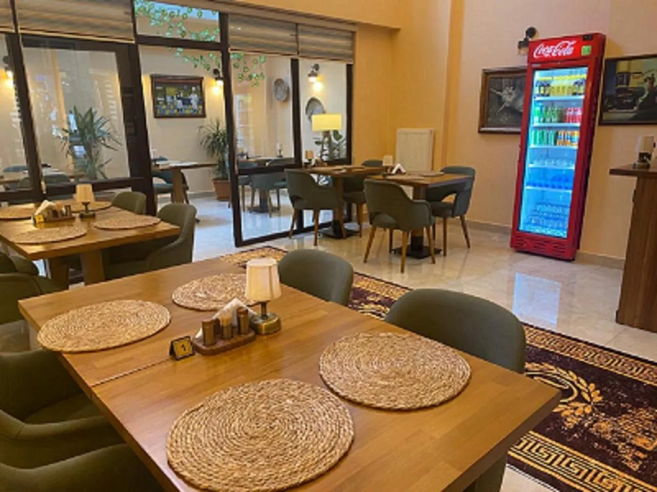 Restaurant/places to eat in Hotel Mavirem