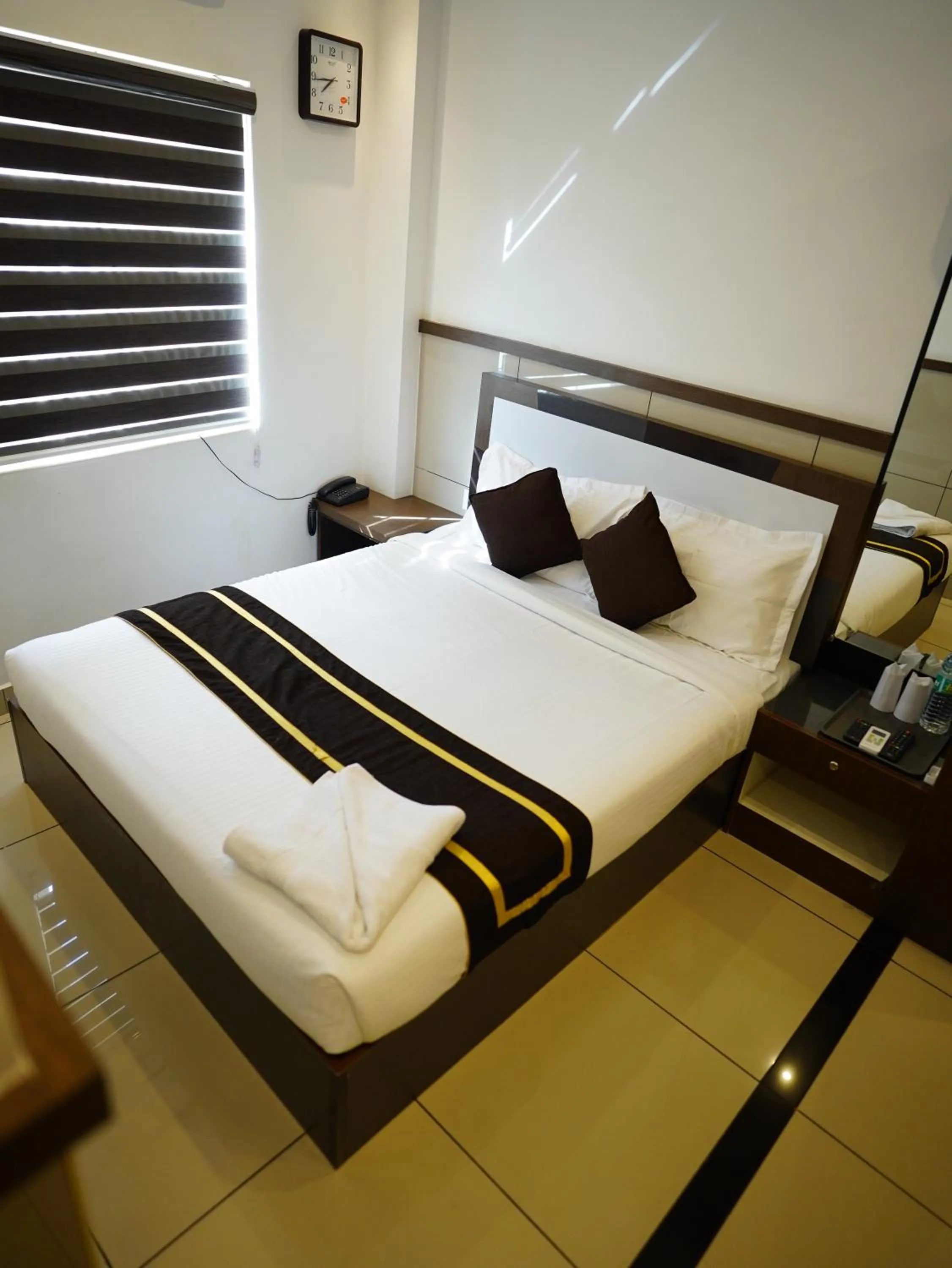 Bedroom, Bed in ABUDHABI RESIDENCY