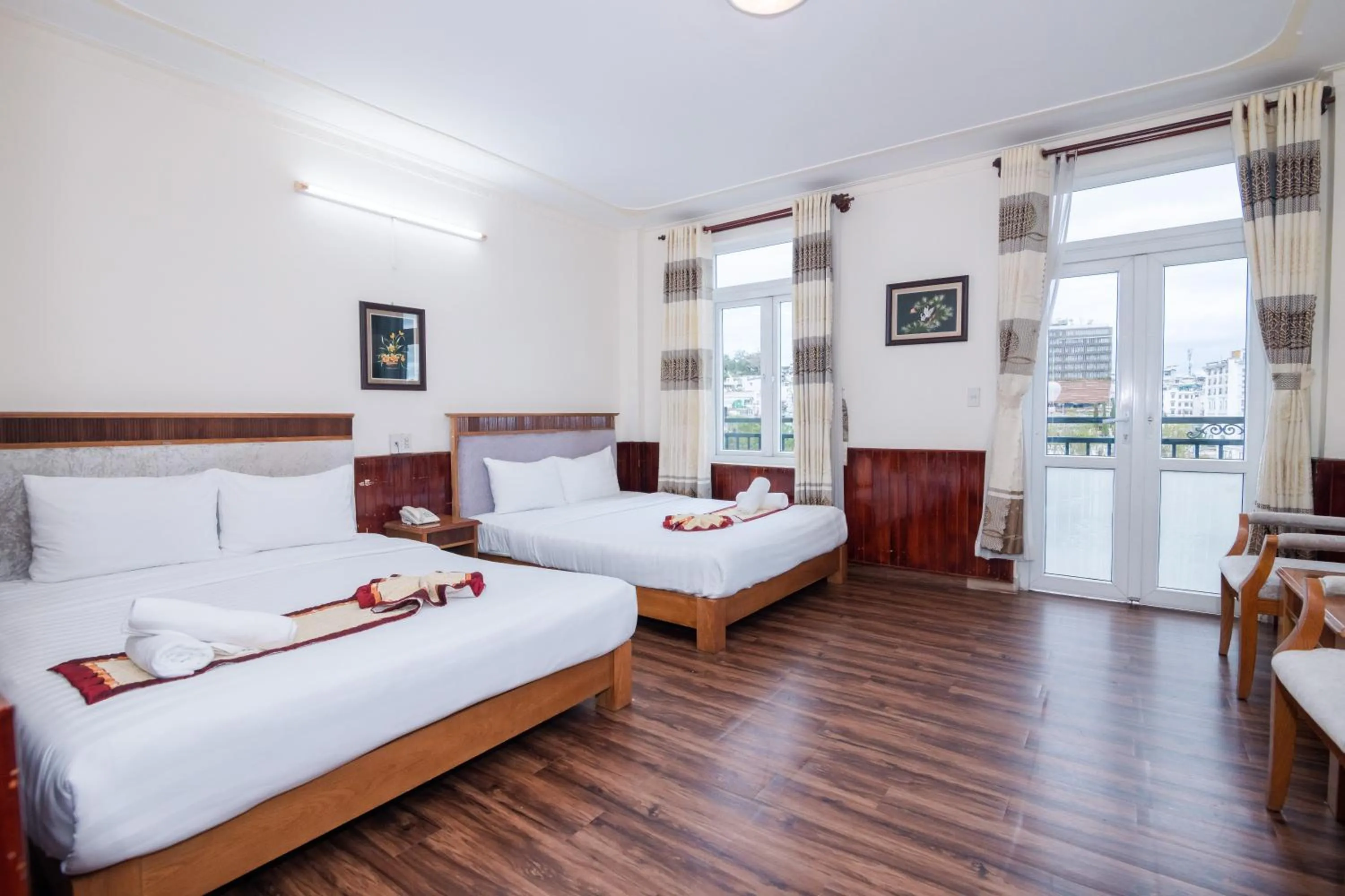 Lobby or reception, Bed in ANH ĐÀO HOTEL