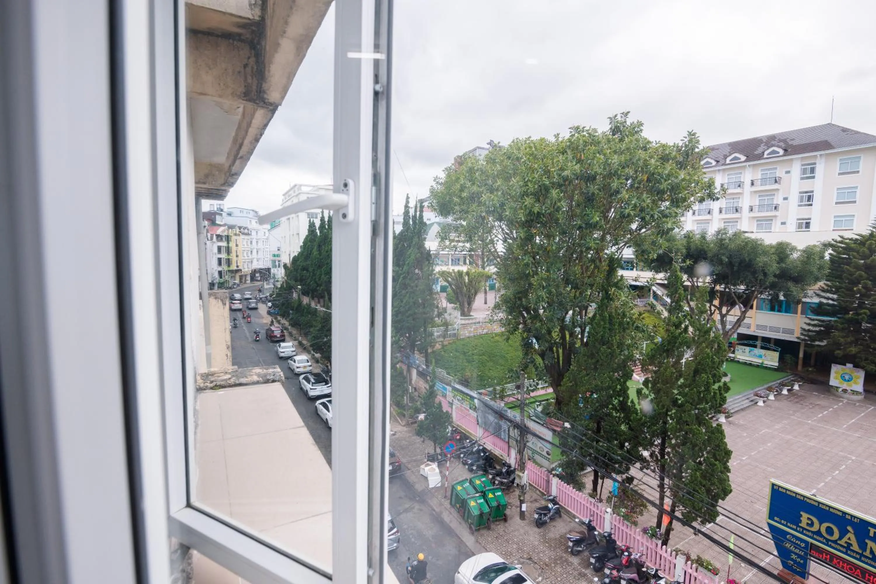 City view in ANH ĐÀO HOTEL