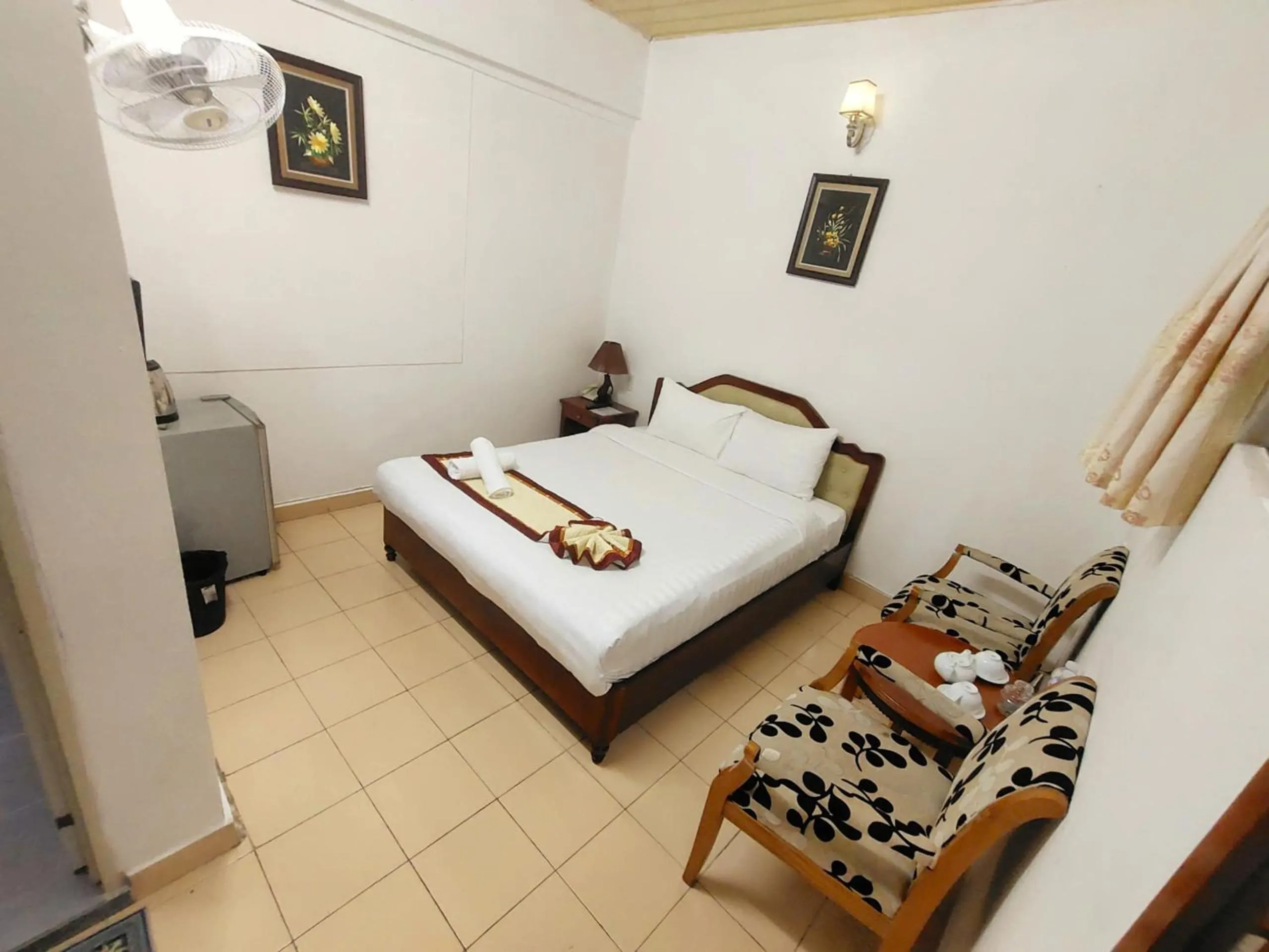 Bedroom, Bed in ANH ĐÀO HOTEL