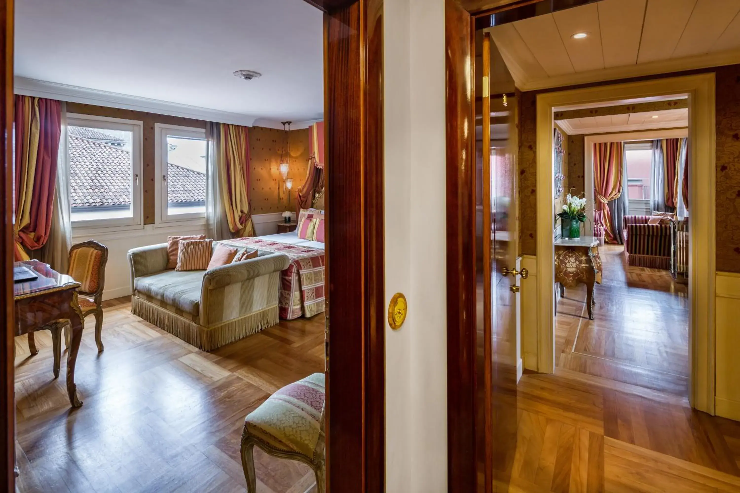 Two-Bedroom Junior Suite in Baglioni Hotel Luna - The Leading Hotels of the World Two-Bedroom Junior Suite in Baglioni Hotel Luna - The Leading Hotels of the World