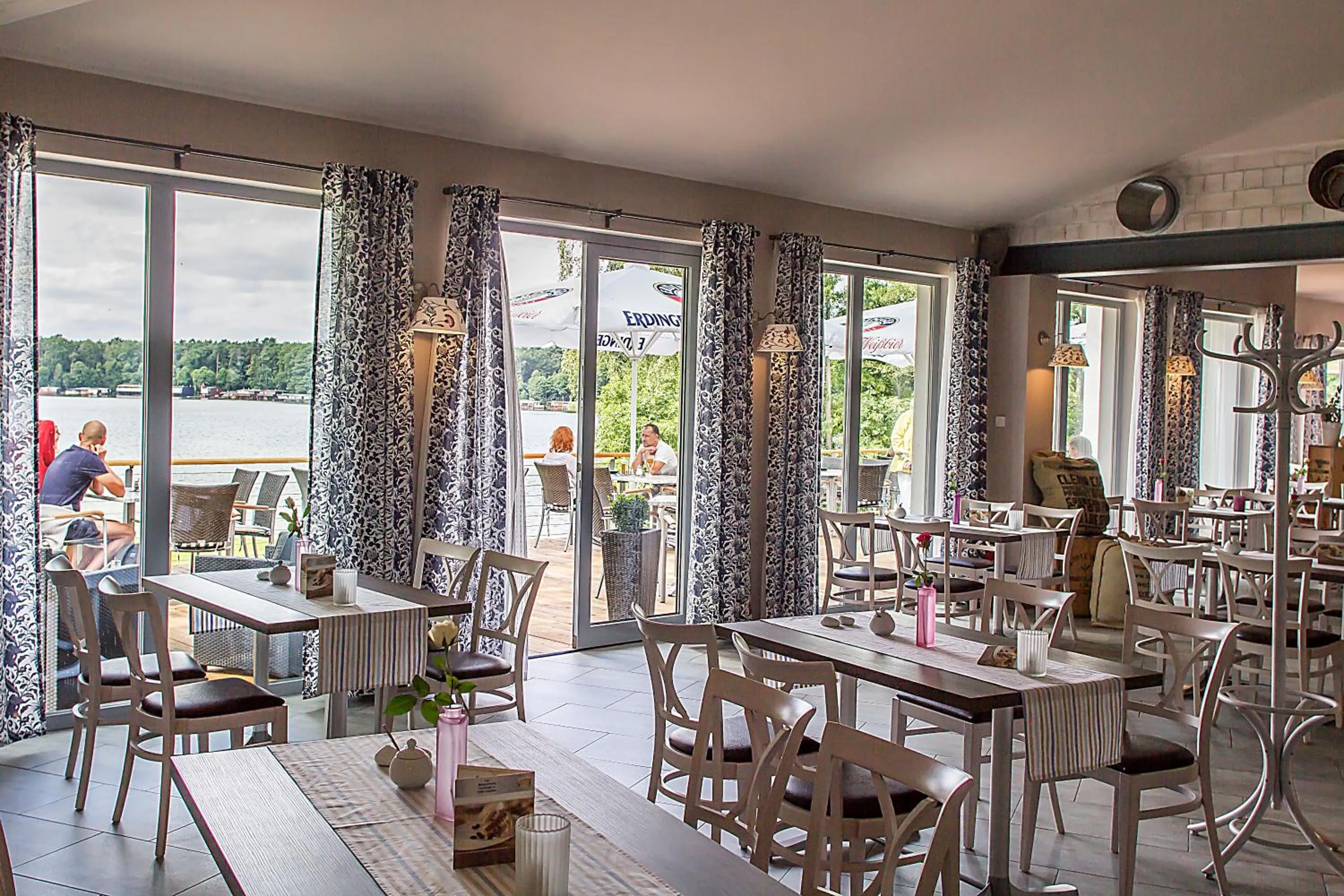 Restaurant/places to eat in Villa-Meehr