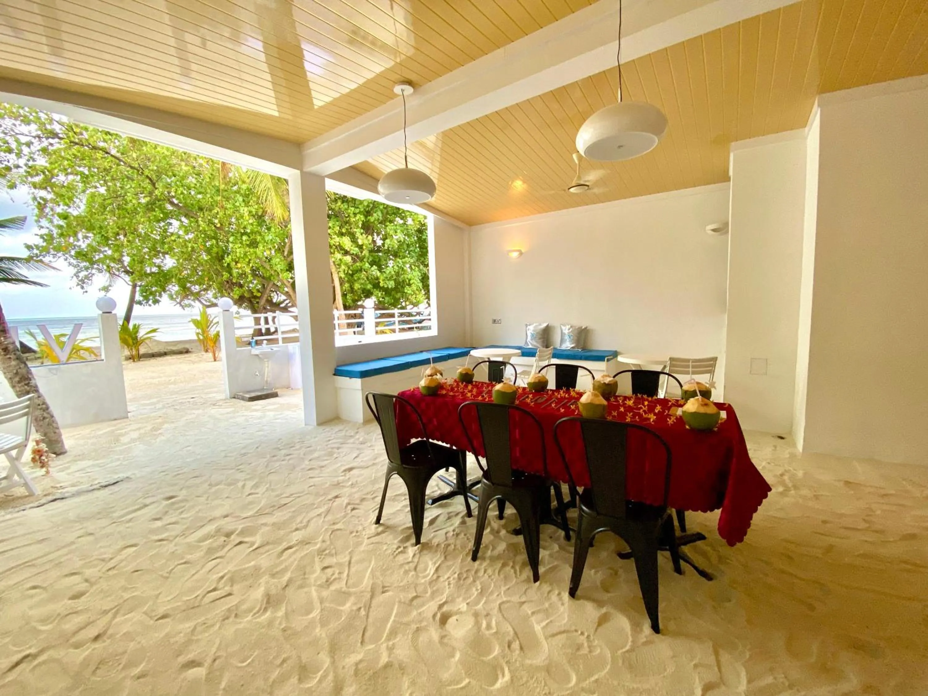 Restaurant/places to eat in VIVA Beach Maldives