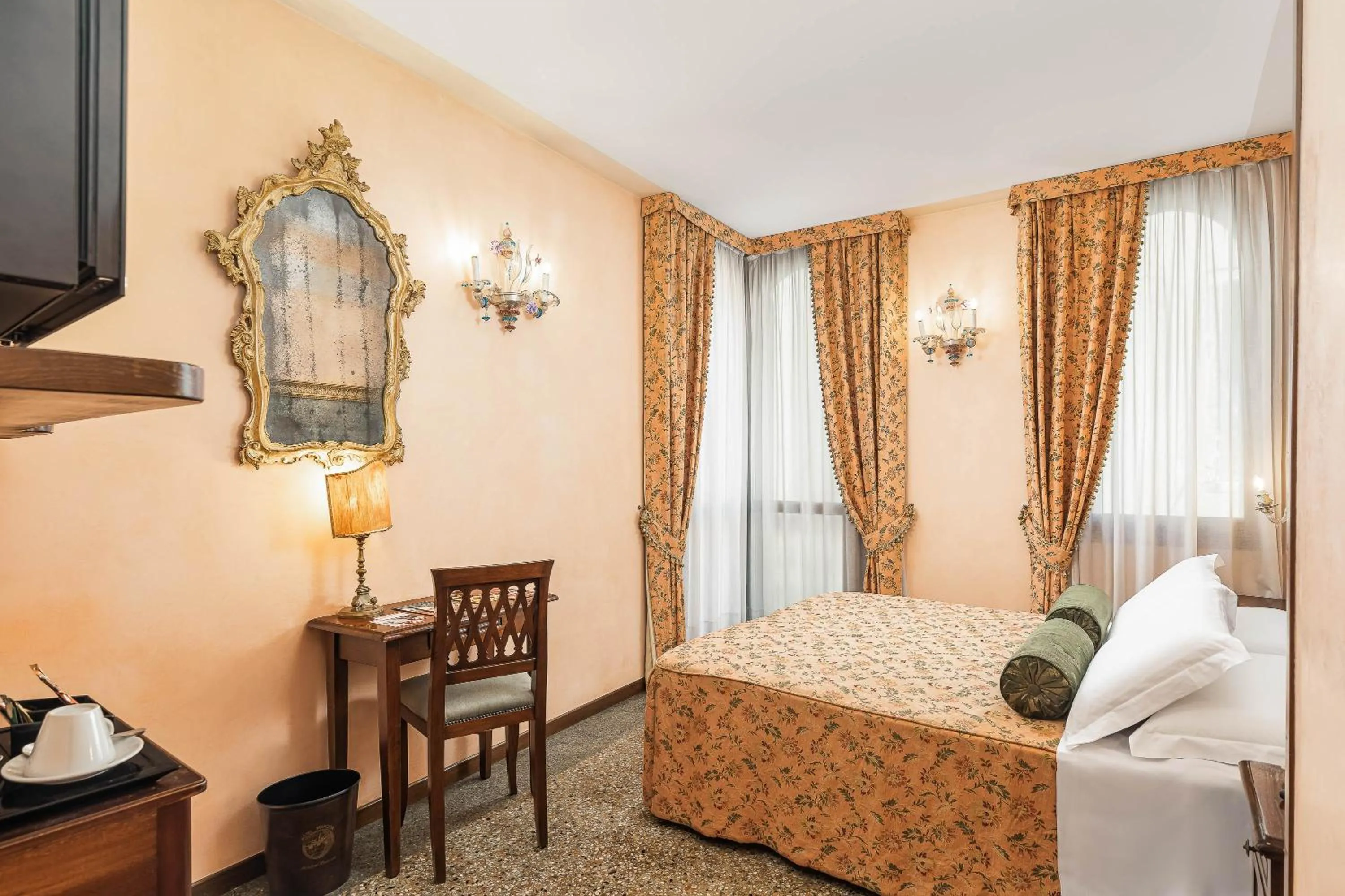 Bed in Hotel Marconi