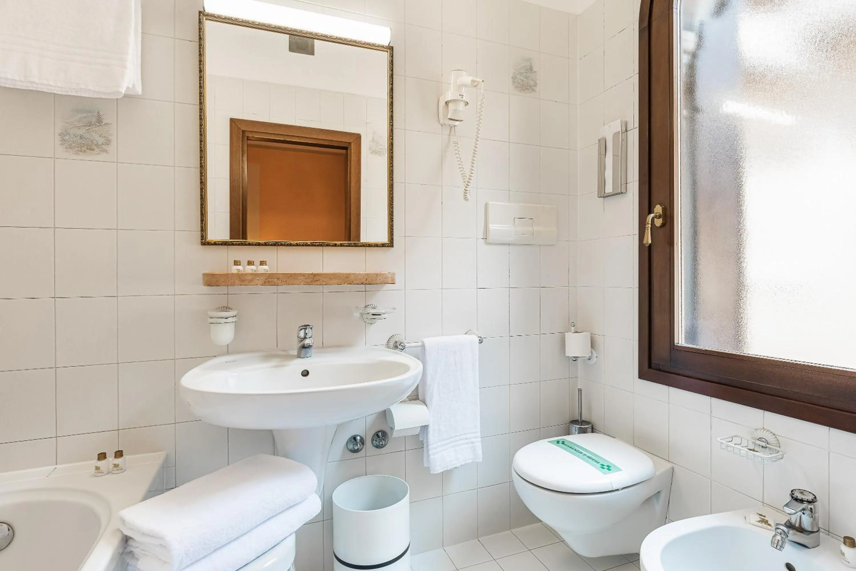 Toilet in Hotel Marconi