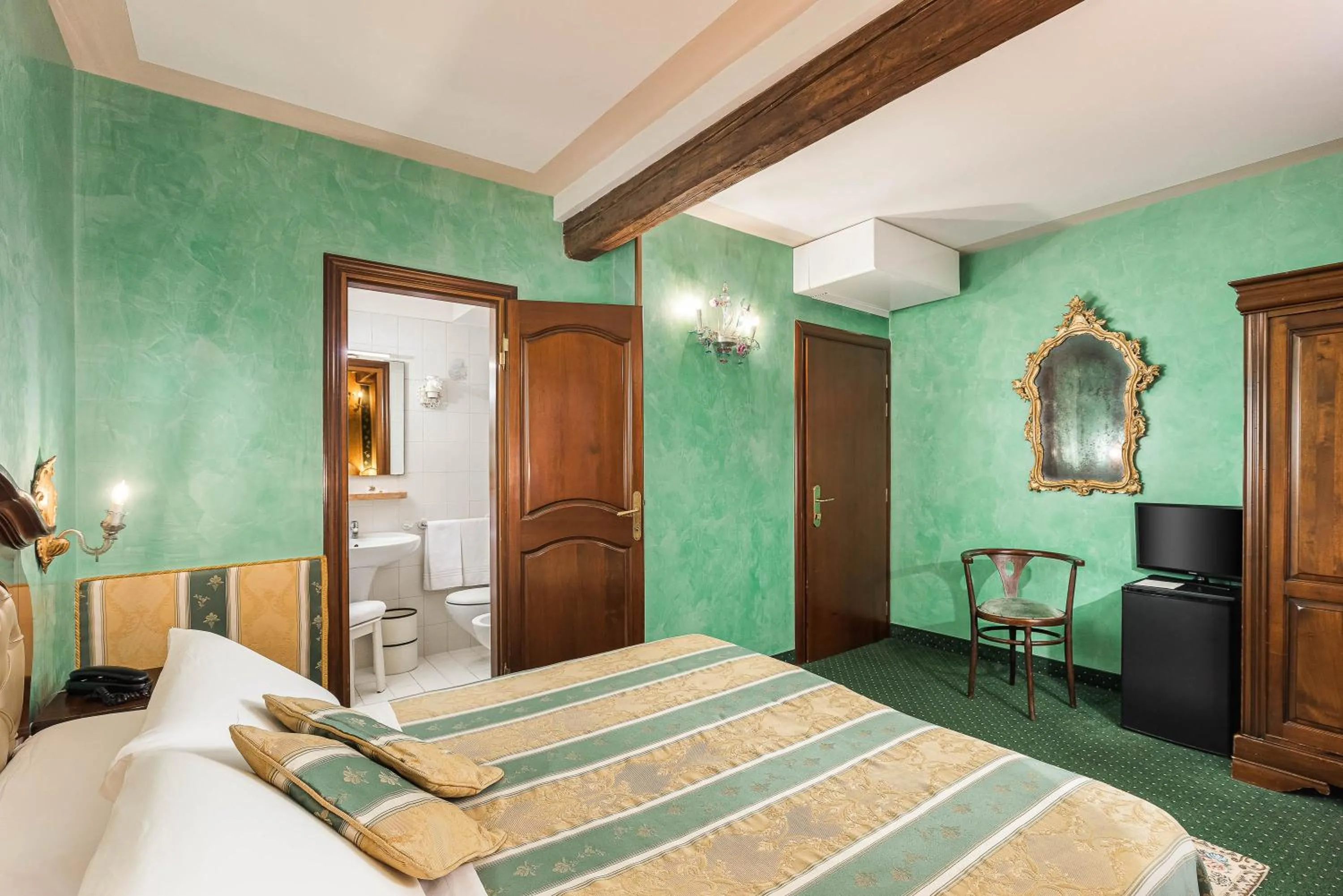 Bed in Hotel Marconi