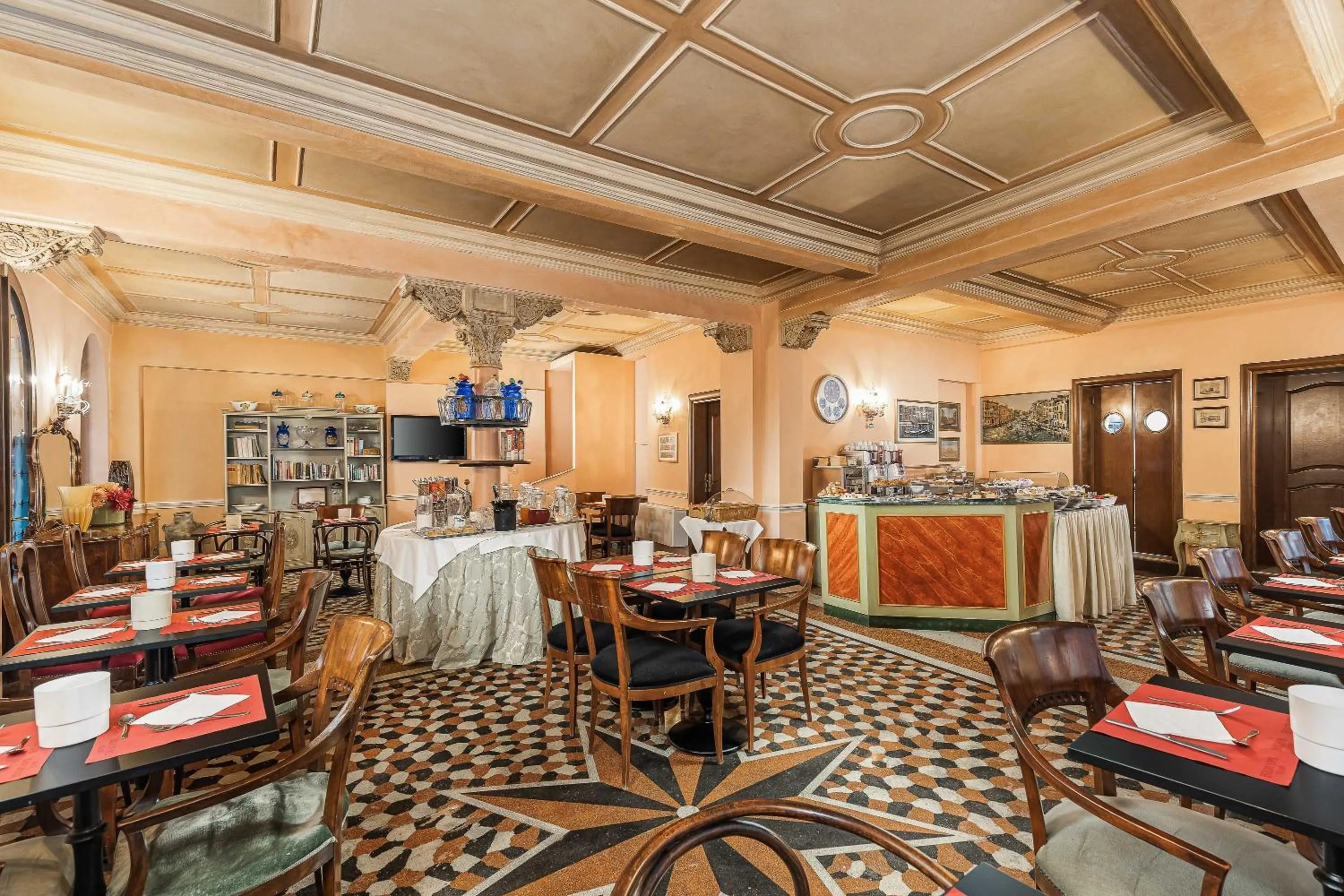 Food and drinks in Hotel Marconi