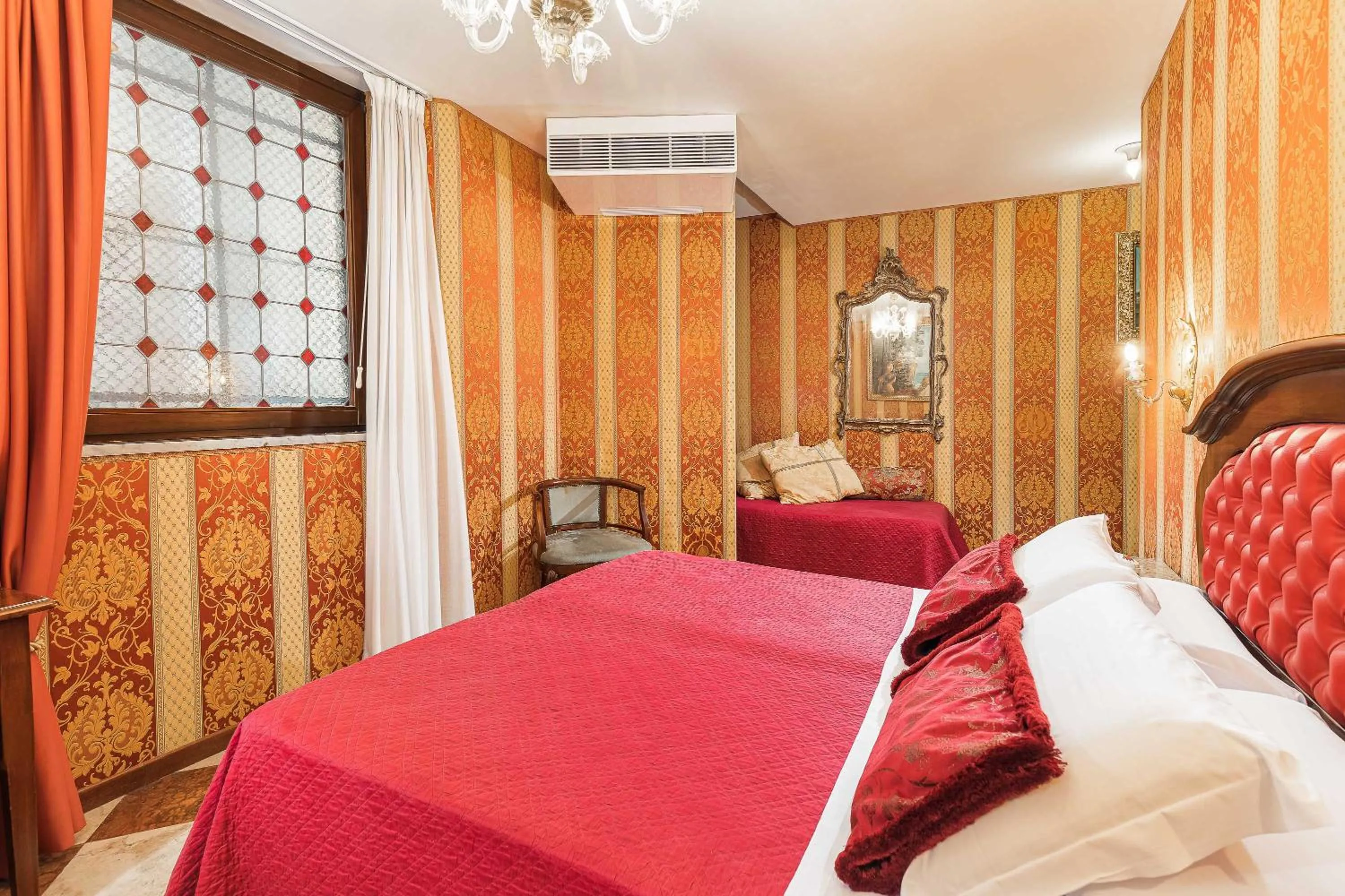 Bed in Hotel Marconi