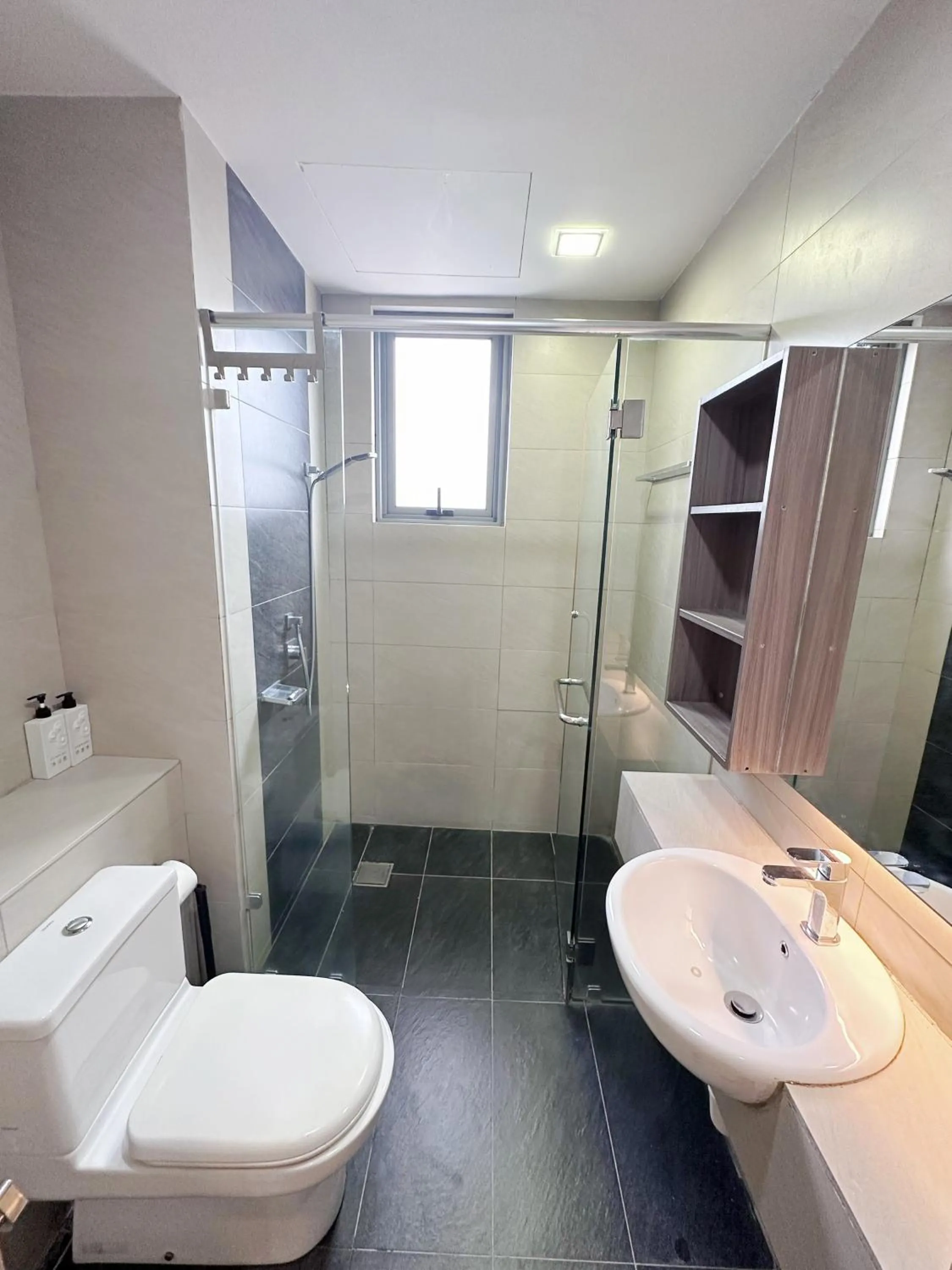 Shower in Mari Mari Homestay - IMAGO THE LOFT