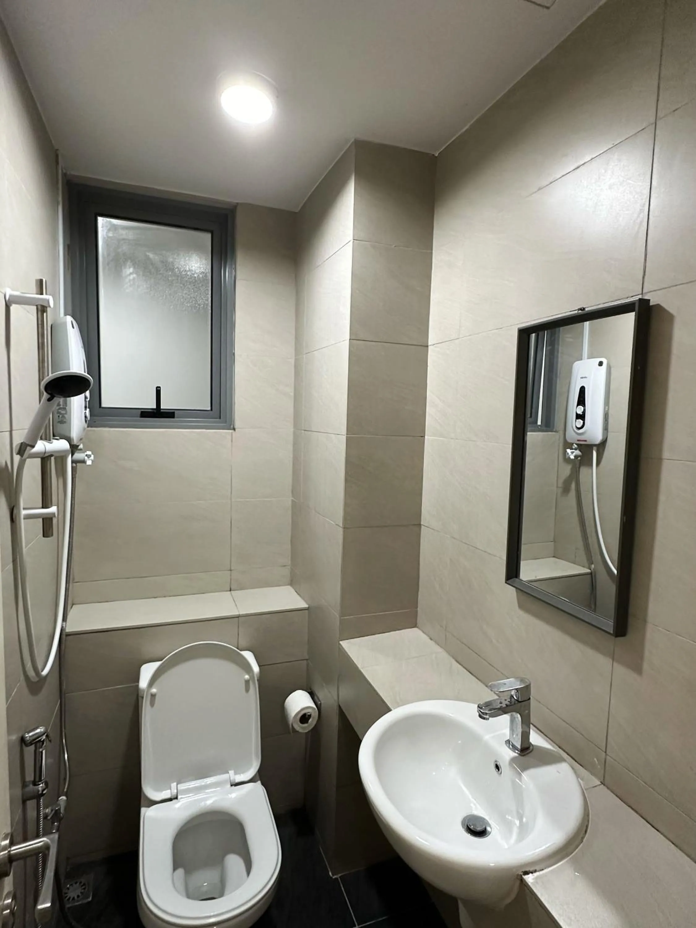 Shower in Mari Mari Homestay - IMAGO THE LOFT