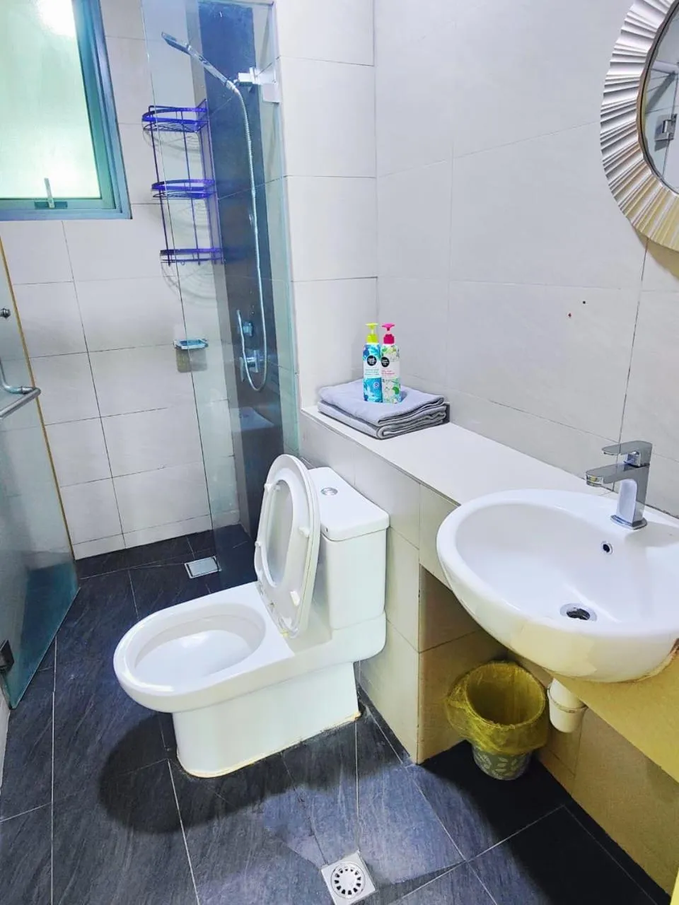 Shower in Mari Mari Homestay - IMAGO THE LOFT