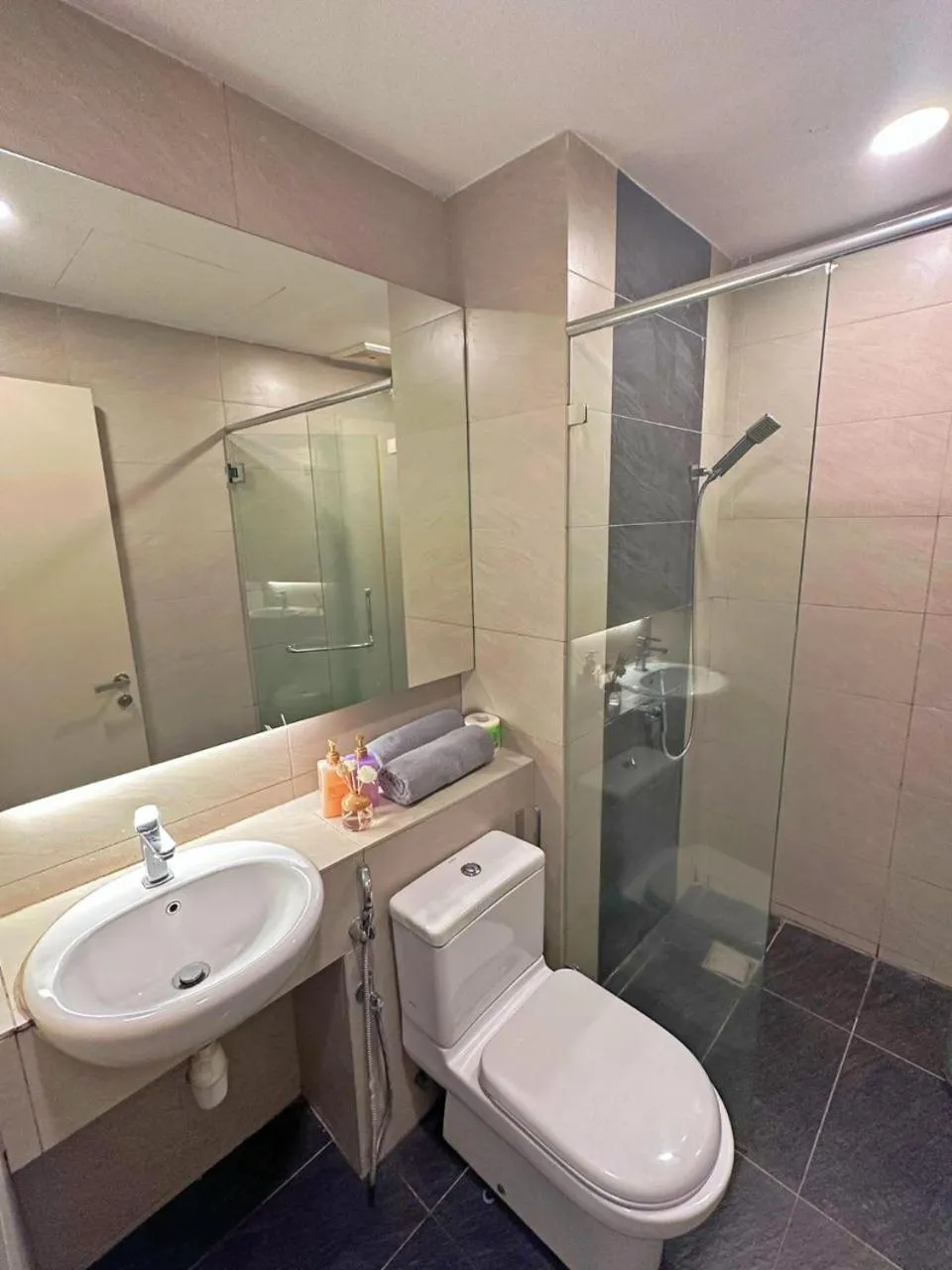 Shower in Mari Mari Homestay - IMAGO THE LOFT