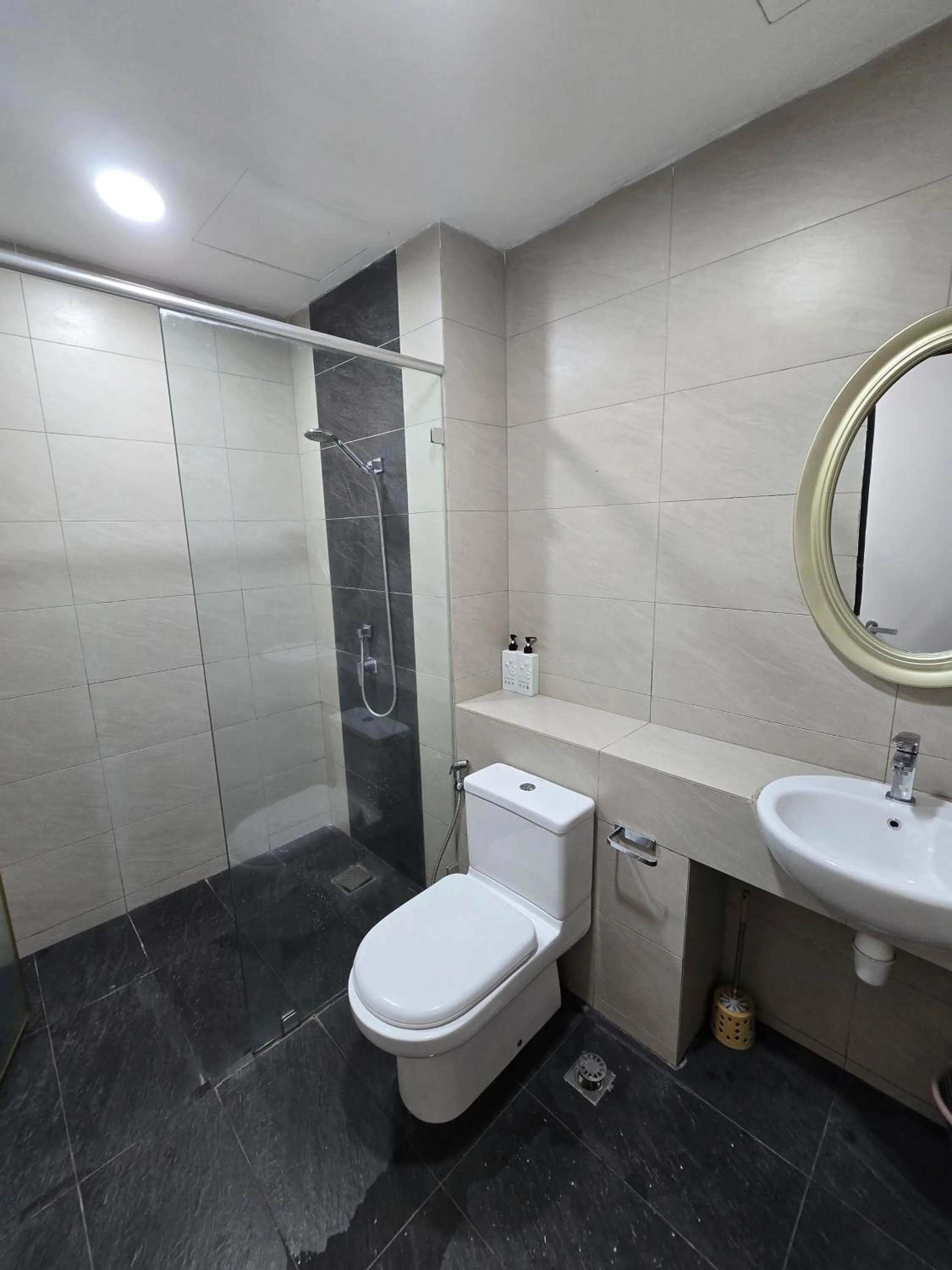 Shower in Mari Mari Homestay - IMAGO THE LOFT