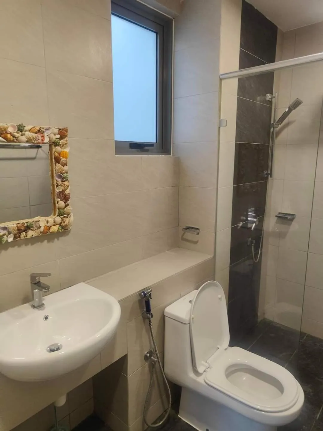 Shower in Mari Mari Homestay - IMAGO THE LOFT