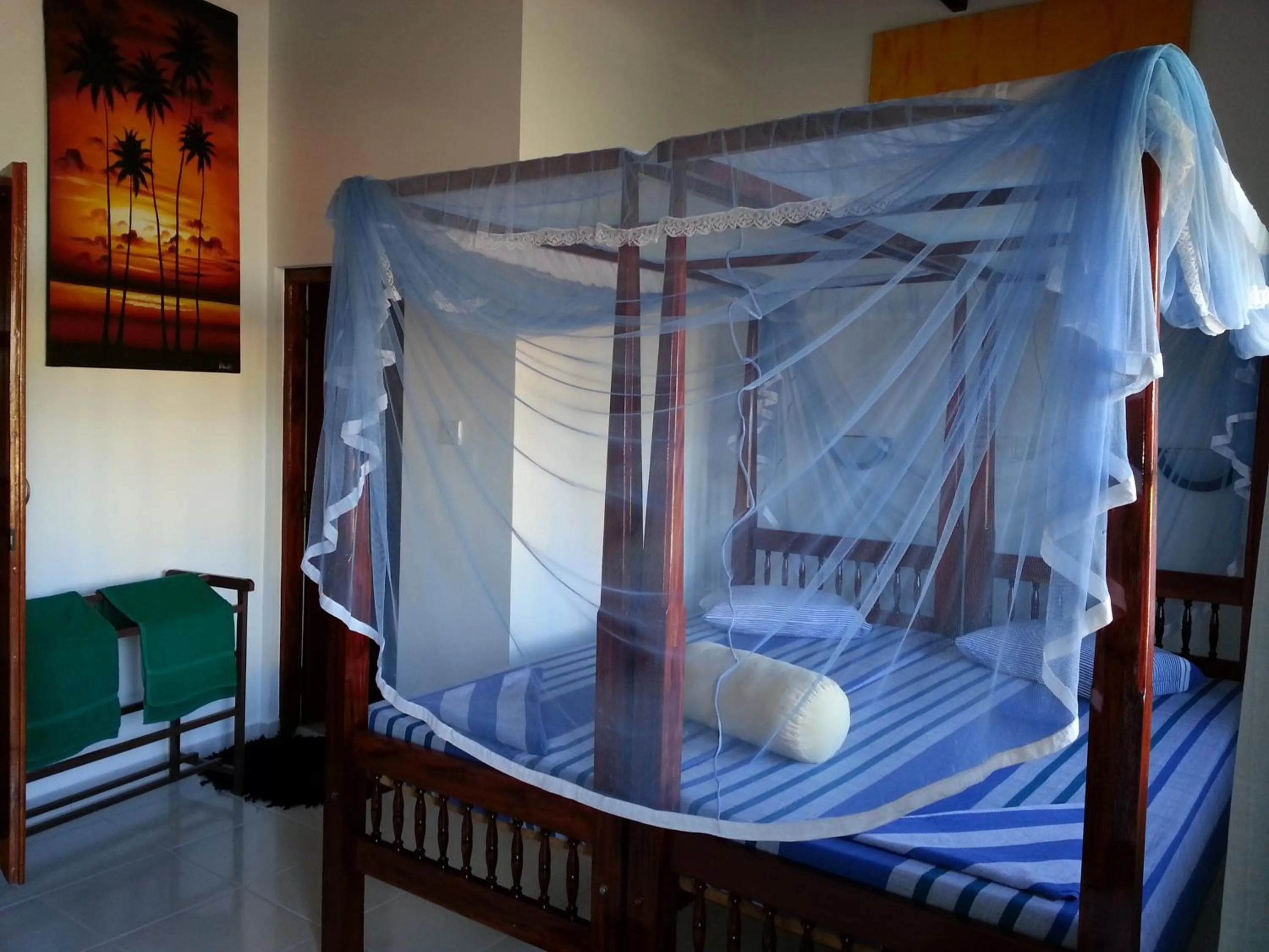 Photo of the whole room, Bed in Main Reef Guest House