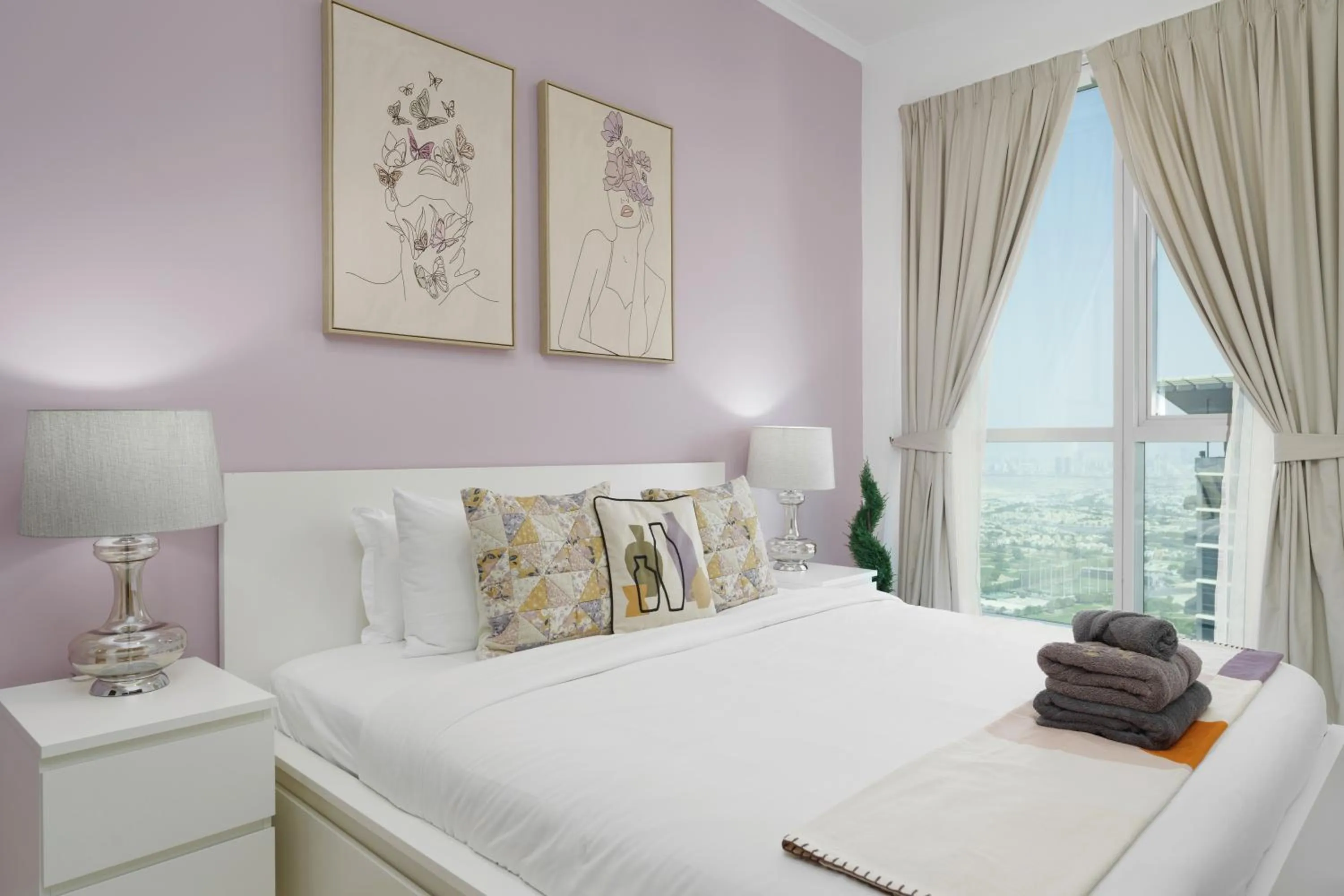 Bedroom, Bed in Marco Polo - Your luxurious high-floor escape in Dubai Marina